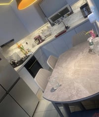 ميز طعام • ٦ كراسي • ٢ كرسي متضرر