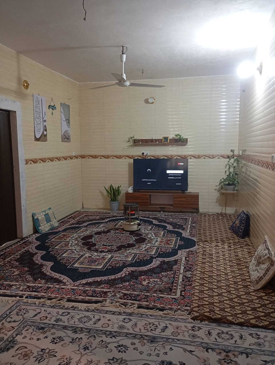 بيت للبيع مستعجل 
في القاسم خلف المديريه قرب مدرسة انوار القاسم الاهليه المساحه 120 طابقين الاول استقبال  ومطبخ وصاله وغرفه  ومجمع صحيات داخلي الطابق الثاني غرفتين وصاله  الارضيه بورسلين الاول والثاني سيراميك  سقوف ثانوية ومجمع صحيات خارجي بناء طابوق  وصب كونكريت  بناء درجه اولى تأسيس غاز و بواري دفن  للاستفسار ***********  السعر 85  و بي مجال العقار طابو زراعي
