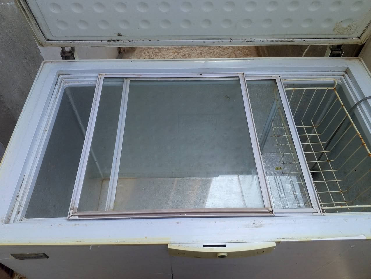 مجمده للبيع شغاله ونظيفها نقصها غاز للبيع التفيده يرسلني
***********
