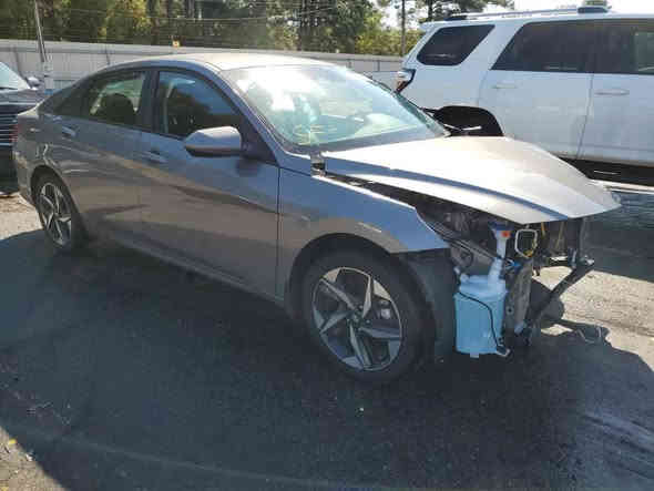 السلام عليكم الانترا تكسي 23 بسمي ماشية 38 جاهزه من كلشي صورة الحادث موجوده لا لغد ولا شاصي وبيهه بيبان ثنين عكس السايق مبدلات بامريكا منضومه غاز السعر 155
بغداد الحرية 
***********
