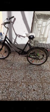 بسكل للبيع سعر ٤٠ بي مجال 07806632294