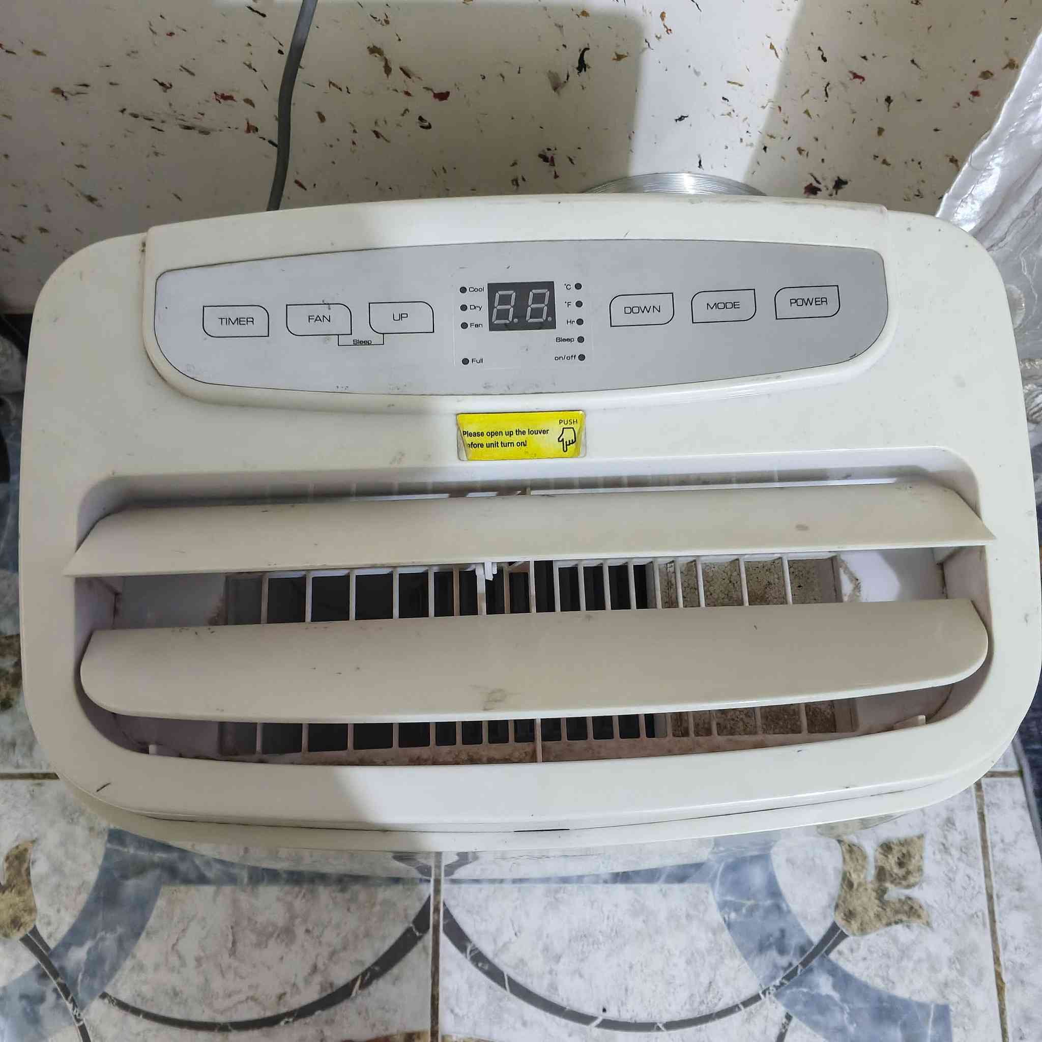 يوجد سبلت داخلي  طن1 فول تبريد حار بارد
السعر 140
موبايل. ***********
