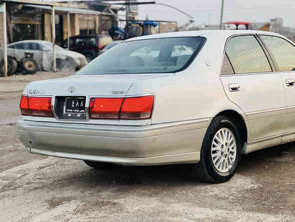 مەلیکە مووس 2000.
VVT.
ناوزەرد 
سێ دووگمە 
داژبڵ نەجەف .
کامل مەسرەف کراوە .
سارد و گەرموو بریکی بەسراوە .
تەقەو ڕەقەی  نییە .
تایەو ویلی لۆکە .
مەسرەفی نییە .
قرچیکی لەدواوە هەیە .
سعری 40گەڵاو مەجال .
بۆ مەعمەلە تەلەفوون مەکە حەزت لێێە بێ سەری کە .
***********
***********.
سەیسایەق
