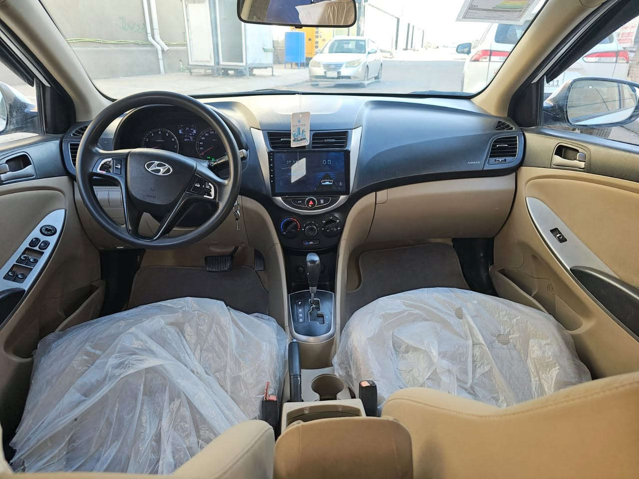 سلام عليكم 
اكسنت مديل 2016  1600 فول مواصفات فتحه سقف شاشا كبيره ثلاجه تحكم صوبين حساس خلفي كانره دواره السياره مكفوله ما عده شبر صبغ بل جامغ الخلفي والباقي كفاله عامه رقم الهاتف *********** السعر 94 و بيه مجال

