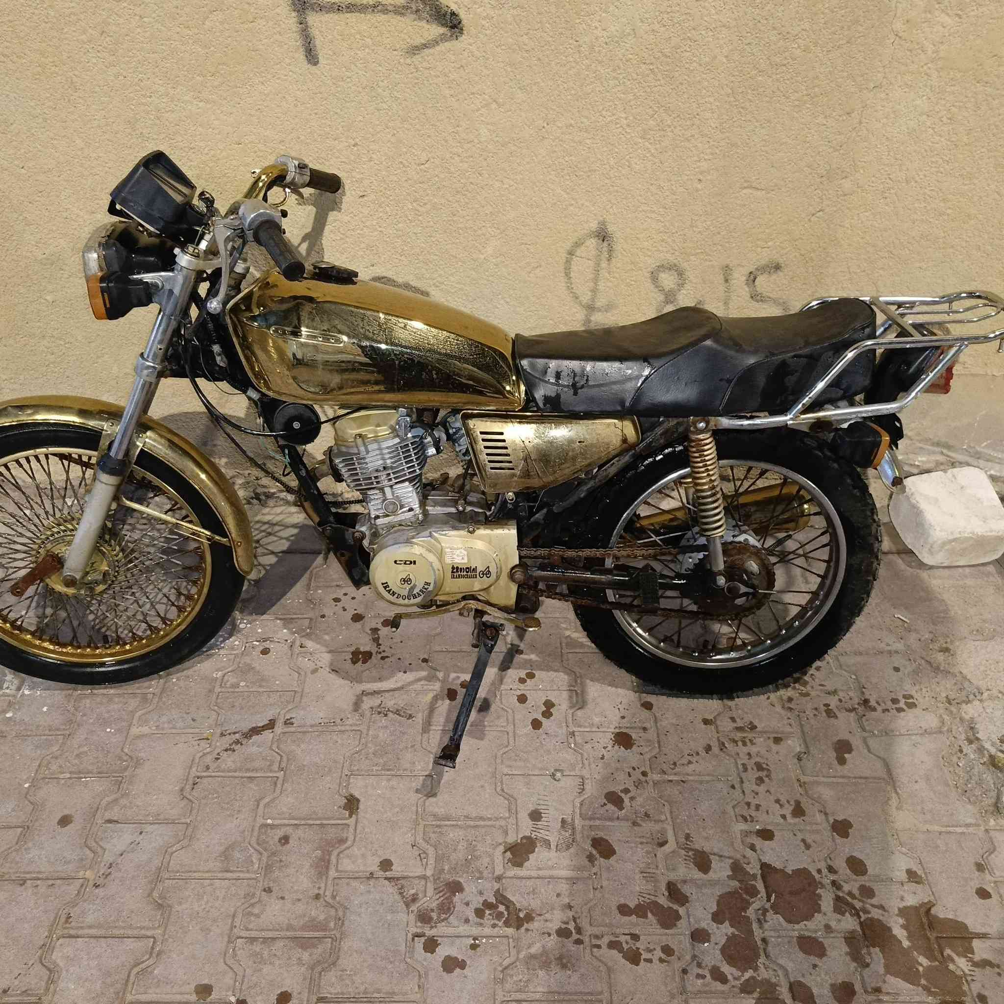 السلام عليكم دراجه 4 كير اوراق أصولي موديل 16  دراجه نضيفه ومامتعوب العنوان واسط  شيخ سعد 
سعره450وبيه مجال شراي بي خير ويدلل
للاستفسار أتصل ***********
