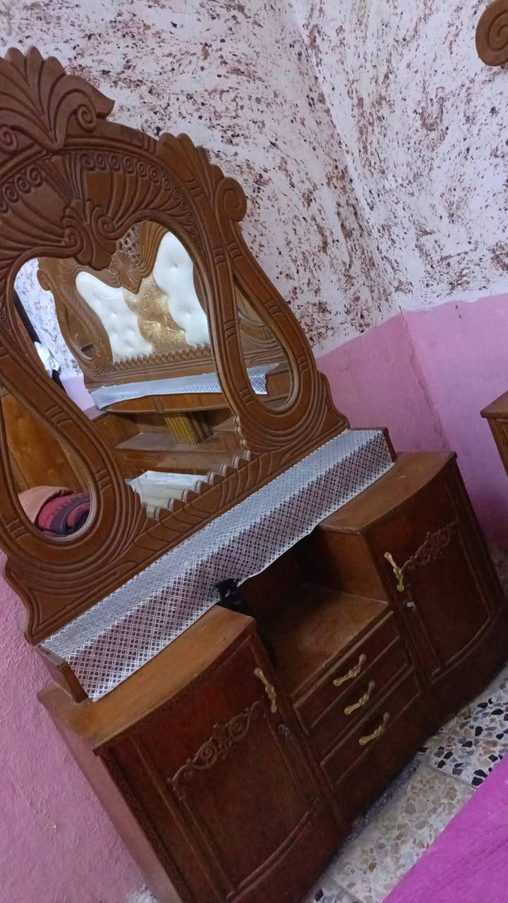 سلام عليكم غرفه  اخشاب كامله اوياها جربايه ودوشك مكاني بغداد سعرهه 500 ‏/‪***********‬‏
