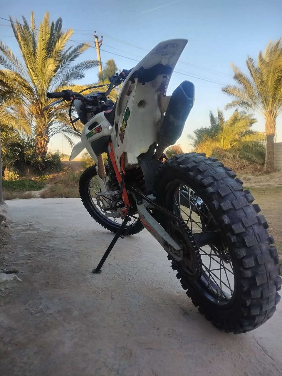 سلام عليكم شبابنه الطيبين قفاز crxحجم المكينه 250 ccالمرغوب موديل ٢٤ نضافه نصبه شلعه تخبل ترايك للبصرا  نضافت المحرك نعومه تخبل نكره سلف معدل مال جناي ربع مذب عليهة المايعرف مواصفاته لا يكسر بلحلال السعر  1300 واحد و300 وبيها مجال العنوان واسط قضاء الصويره اتصل عله الرقم ***********
