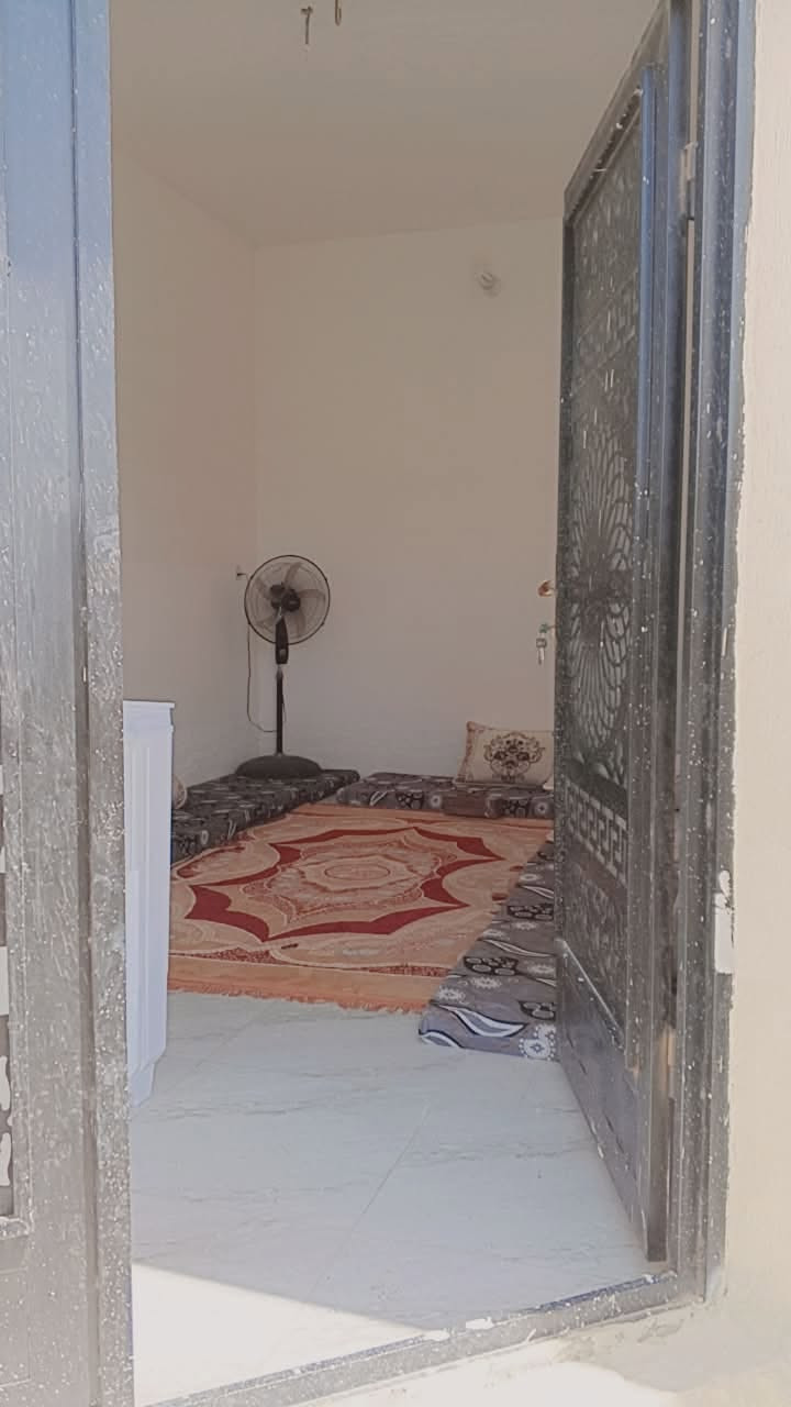 السلام عليكم بيت جديد بناء بلوك طابو زراعي وره مجمع رحاب مساحه 125لسعر 44 بي مجال
استفسار ***********
