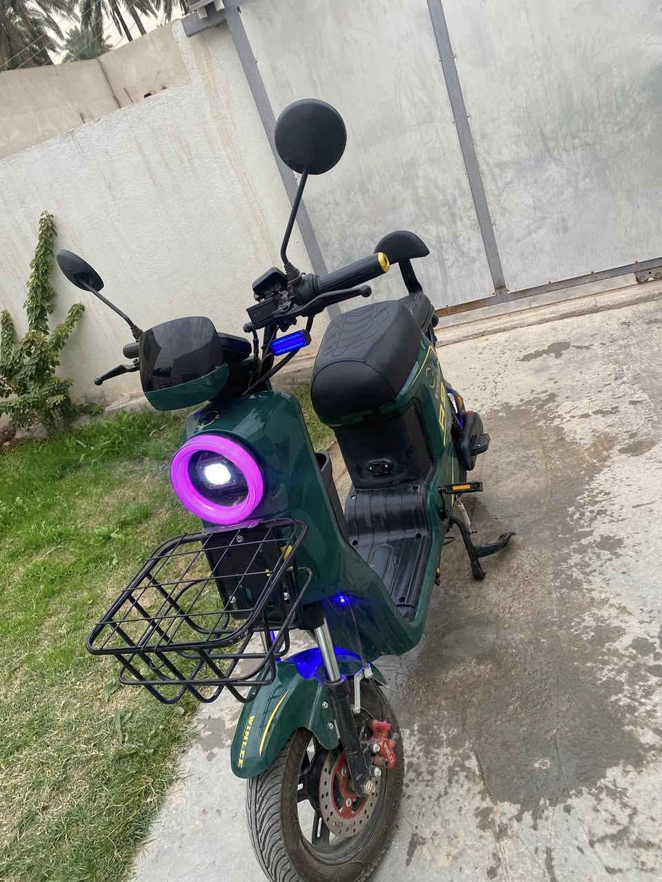 دراجه R9دراجه حلوه ونضيفه صار شهرين من اخذته دراجه مكفوله من كلشي  تشغيله بصمه وسويج وكارت اثنين متوفر وياه 
بطاريات 5 سعره450وبيه مجال
رقمي ***********
