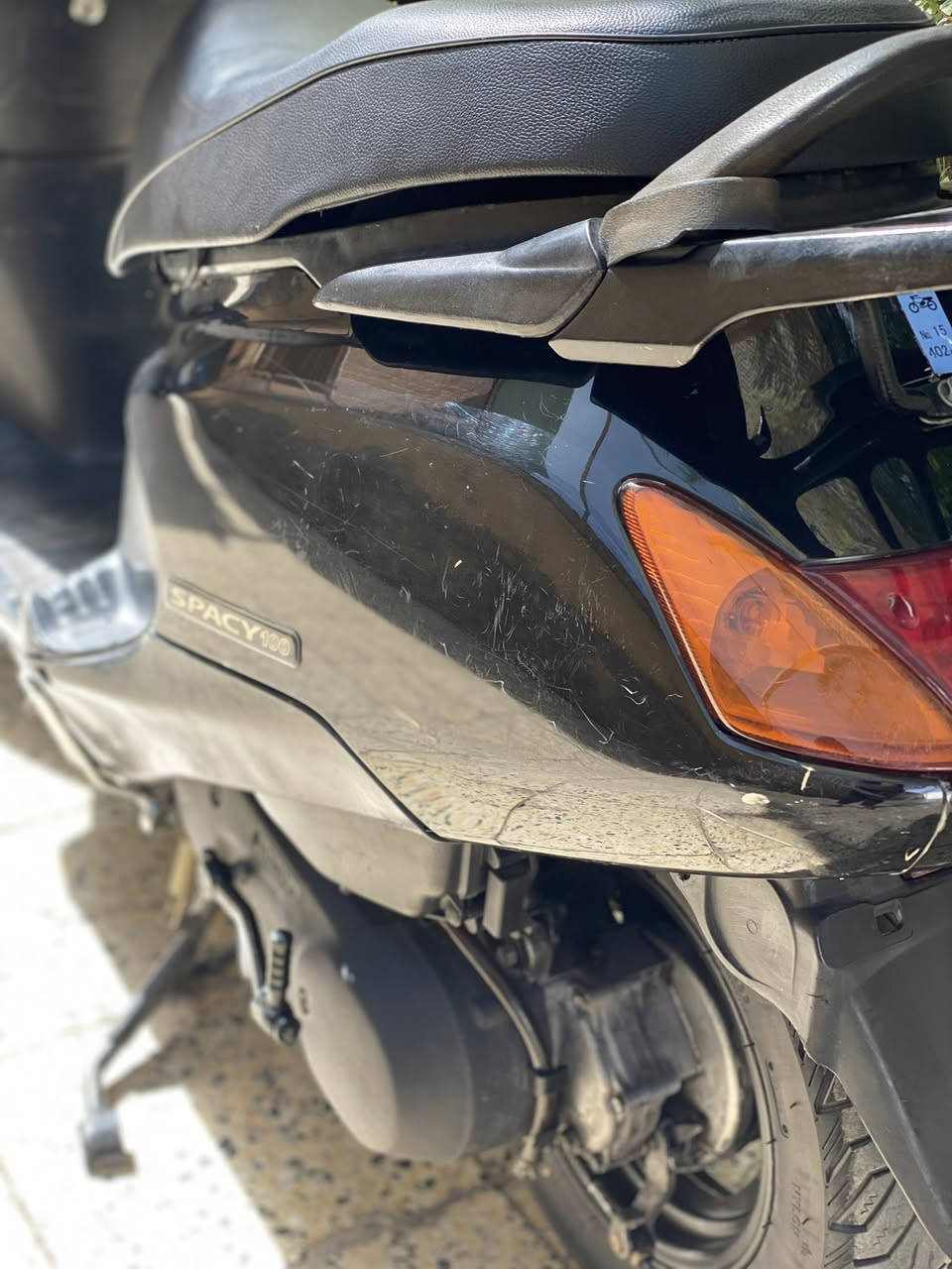 السلام وعليكم
للبيع سبيسي ياباني
كفر اصلي 
قفل جنطه 
الدراجه كله ياباني 
فقط مفتوحه رايمر
اتصل***********
