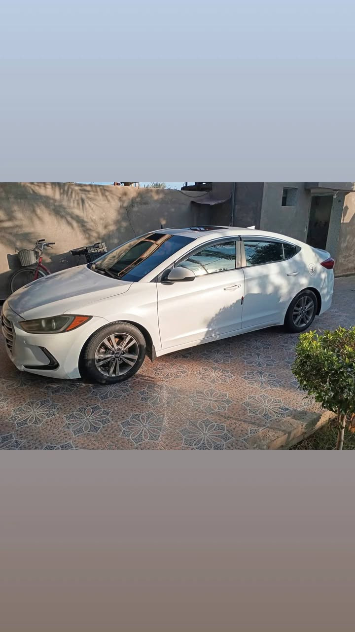 السلام عليكم...
النترا 2018  فول
رقم دولي جديد 5 سنوات سنويه 
بصمه ابواب+ تشغيل 

فتحه سقف

حساس جانبي رادارات 

جنطه ذكيه 

كير AT

كب ويل 

تخم تاير 

حداديه 

شاشه بلادي

كامره دوارة 

تحكم ستيرن 
حادثها خلفي جاملغ مصبوغ+ باب جنطه مبدل 
بالعراق شخط
وتجي كوم حديد كدامك تفحص وتشوف وتدلل 
170 ماشيه جنايها 
بابل الإسكندرية ***********
السعر 135 وبيه مجال
