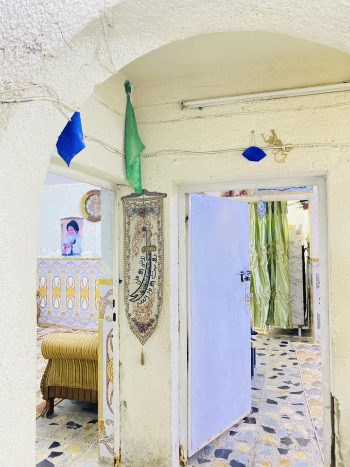 بيت قطاع ٤٣ شارع الفلاح فرع مركز الفهد اول فرع ع شارع
مساحته ١١٠ متر 
الواجهة ١٠ متر والنزال ١١

بيت طابقين كامل المواصفات
الطابق الاول استقبال وهول وغرفة ومطبخ وصحيات اثنين

الطابق الثاني غرفتين وبيتونة وسطح 

البيت بإسم شخص واحد وما مطلوب لا كهرباء ولا مي مصفر كل شيء 

السعر ١٧٠ مليون وبيه مجال

0772 539 8722
