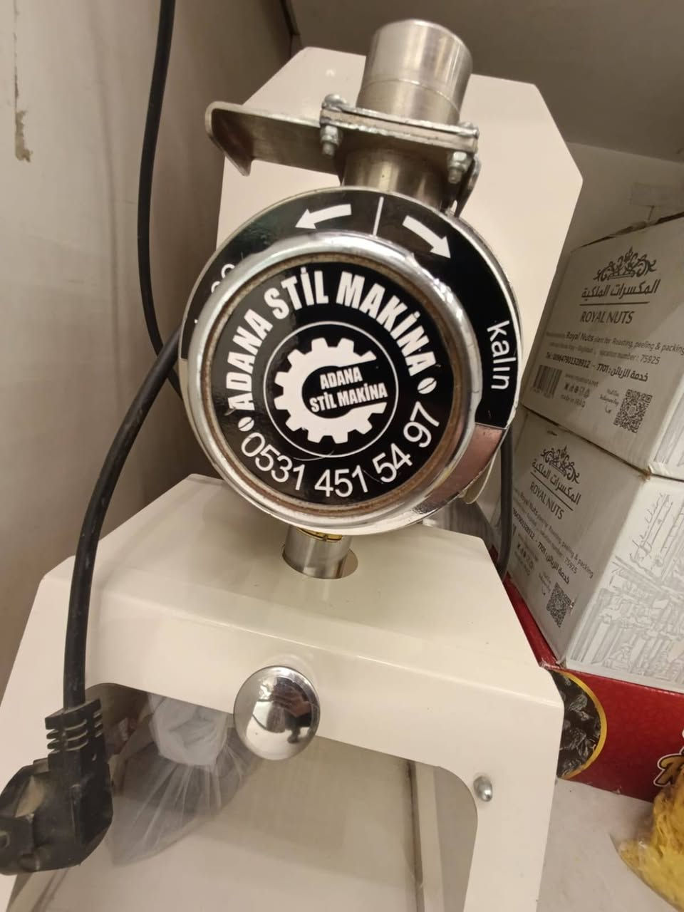 سلام عليكم
طاحونة قهوة شغالة ونظيفة .. 
وزن ثقيل .. 
السعر 7 ورقات ونص 
 750 $ وبي مجال بسيط ..
بغداد ..
الحالة مثل ما معروض بالصور .


**إذا كنت صاحب هذا الإعلان وتريد حذفه لأي سبب، رجاءا أرسل رسالة إلى الدعم الفني**