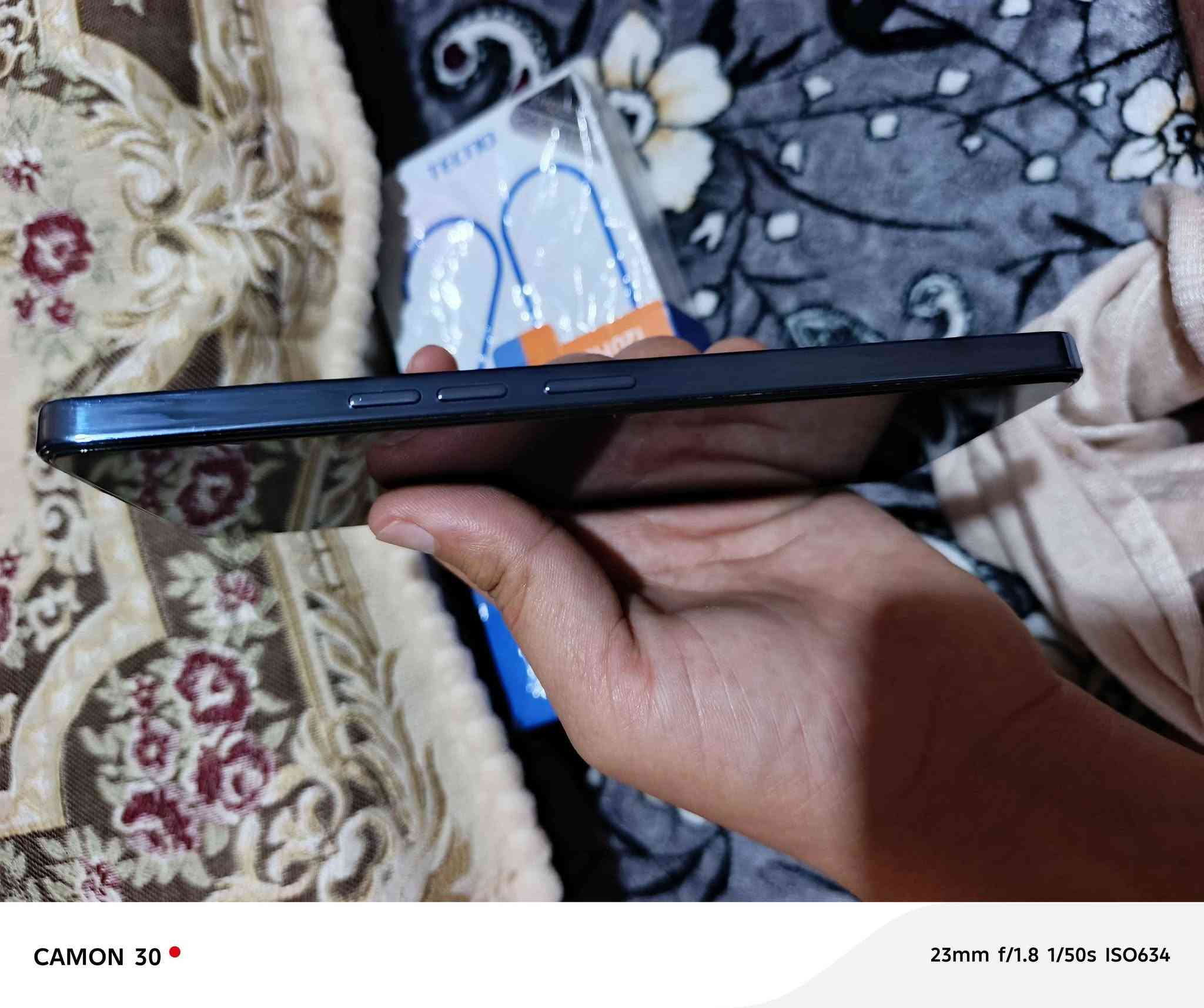 تكنو كامون 20 برو 5G 

الشاشة : أموليد 120 هيرتز 
المعالج : 8050 Dimensity
الذاكرة : 256
البطارية : 5000 مللي أمبير 
الشحن : 33 واط
الجهاز يشغل 90 فريم بوبجي وكلش نظيف ما متعوب بحيث النايلون مال الكارتون بعده موجود وغراضه كاملة كارتون وشاحنة 
السعر 300 وبيه مجال 

للتواصل *********** كركوك, العراق
