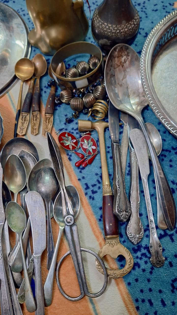 مجموعة نحاسيات مع مطليات فضة عمرهن اكثر من 100 سنة سعرهن كلهن 120 ملاحظة الصينية وقبق الجدر نحاس


**إذا كنت صاحب هذا الإعلان وتريد حذفه لأي سبب، رجاءا أرسل رسالة إلى الدعم الفني**