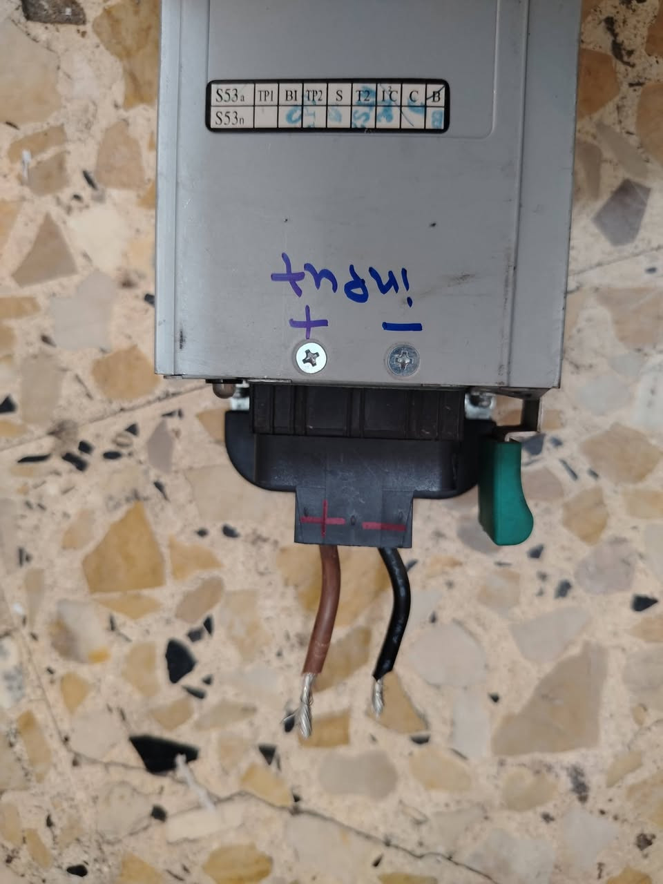 السلام عليكم
DC TO DC converter
دخول 36 الى 65 فولت 
خروج 12 فولت 49 امبير 
سعر القطعة 20 الف 
متوفر  11   قطعة
توصيل موجود


**إذا كنت صاحب هذا الإعلان وتريد حذفه لأي سبب، رجاءا أرسل رسالة إلى الدعم الفني**