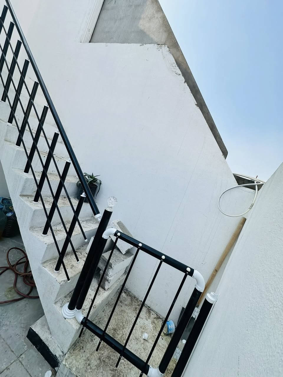 سلام عليكم اني اسطه محجرات الي يريد الاتصال برقم ***********
