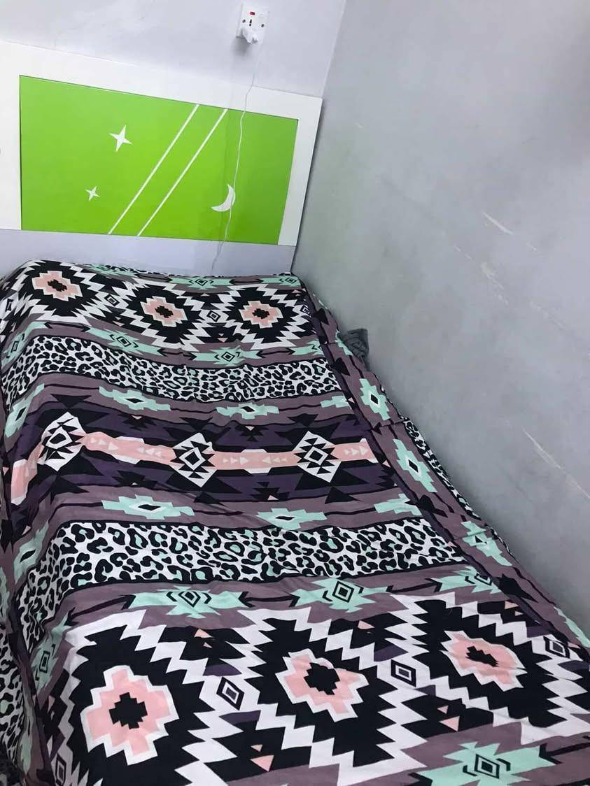 غرفه نوم شبابيه خمس قطع وميز طعام السعر شامل 250
للاستفسار على الرقم ***********
