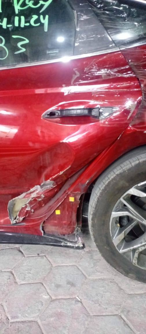 السلام عليكم سنوناتا وارد امريكي مديل 2023 رقم بصره معوقين ضربه بس باب خلفي مبدل وصبغ بداير 
سياره فول موصفات  دواخل بيجي تبريد لمس
السعر 170 $ وبيه مجال علمآ السياره معوقين بسمي 
للاتصال ***********
