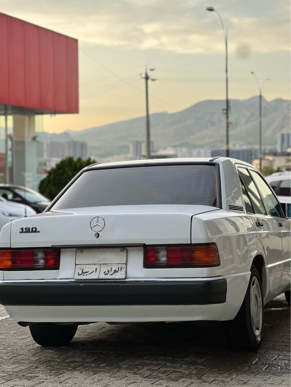 مارسيدس ١٩٠ 
موديل ١٩٩٢ 
گير مكينه شرت 
مكينه عنكبوت٢.٠ 
تحويل شرت 
عام سبخ بو جواني 
 سياره يال دهوكي 
غرامه 530,000 دي ژ سعري هينه خار
 سعر 58 ورقه و مجاله كي باش 
*********** دهوك, العراق
