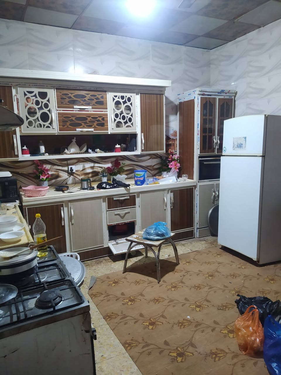 #اسعد_الله_اوقاتكم_بكل_خير⁉️👋 
#البصره 
دار للبيع 
مساحه 200 م 
حي الزيتون شط المحجر
طابو زراعي عراقي سند 25 
راعي الأرض نفس المنطق 
غرف نوم عدد 2
ديوانيه و صاله 
مطبخ و صحيات 
الطابق الثاني 
غرف نوم عدد 2
صاله و صحيات 
بناء بلوك الجريان
ماء كهرباء مدارس قريب 
شارع 10 م 
السعر 145 و بي مجال 
هاتف ☎️ ***********☎️
