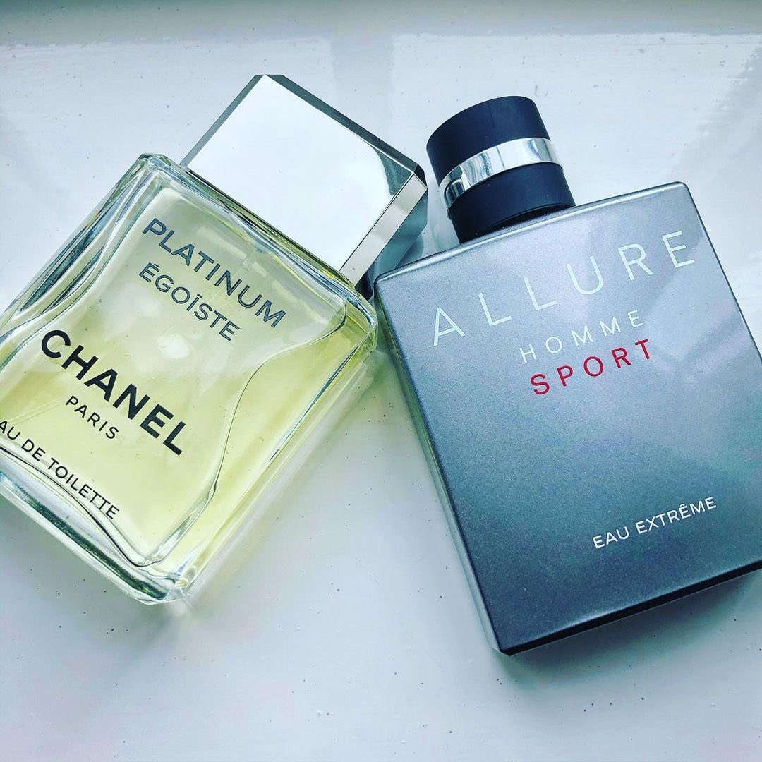 عطر بلاتينيوم ايكوست شانيل
‏Egoiste Platinum Chanel
عطر شانيل Chanel بلاتينيوم ايكوست Égoïste Platinum للرجال هو أحد أجمل العطور التي تظهر معنى الكلاسيكية بطريقة احترافية تنال اعجاب الجميع .
هذا العطر هو عطر  خشبي و حمضي و سبايسي و زهري و ((فوجيري)) في نفس الوقت ! والذي يرتديه سيستمتع بكل هذه التغيرات . عطر رائع بكل حق.

1- كلاسيكي من الطراز الأول.2 – مناسب لجميع الأوقات و المناسبات لكنه يميل الى كونه صيفي و صباحي أو نهاري3 – أحد (( أنظف )) الروائح على الاطلاق . يعطي شعور بالنظافة بطريقة جميلة جدا (( لسه محلق و ماخذ شاور بااارد))4 – منعش جدا جدا.5 -مريح و سهل الارتداء.6 – ثبات و فوحان يستحقان الاحترام.
مكونات العطر من و جهة نظري أو بطريقة أخرى ما هو واضح بالنسبة لي كمستخدم للعطر
البداية بـ اللافندر و النيرولي وزيت ورق البرتقال أو الـ petitgrain و من هذه الافتتاحية المميزة يستمد العطر كلاسيكيته و كما يظهر فالافتتاحية حمضية في الغالب
ومن ثم في قلب العطر رائحة فلفل مع رائحة تشبه الصمغ و زهر الغرنوقي المميز المريح للاعصاب مع نبات المريمية . ومن هنا يستمد العطر تميزه و خصوصيته
في قاعدة العطر يلعب العنبر و طحلب السنديان و من هنا يستمد العطر نظافته
باختصار : رائحة جميلة و نظيفة – منعش و بارد – ثبات ممتاز جدا – فوحان منطقي . تحفة عطرية تستحق الاقتناء !
100 مل EDT @ 

للطلب  مراسلتنا على الخاص 
خدمة التوصيل متوفرة لجميع المحافظات


**إذا كنت صاحب هذا الإعلان وتريد حذفه لأي سبب، رجاءا أرسل رسالة إلى الدعم الفني**