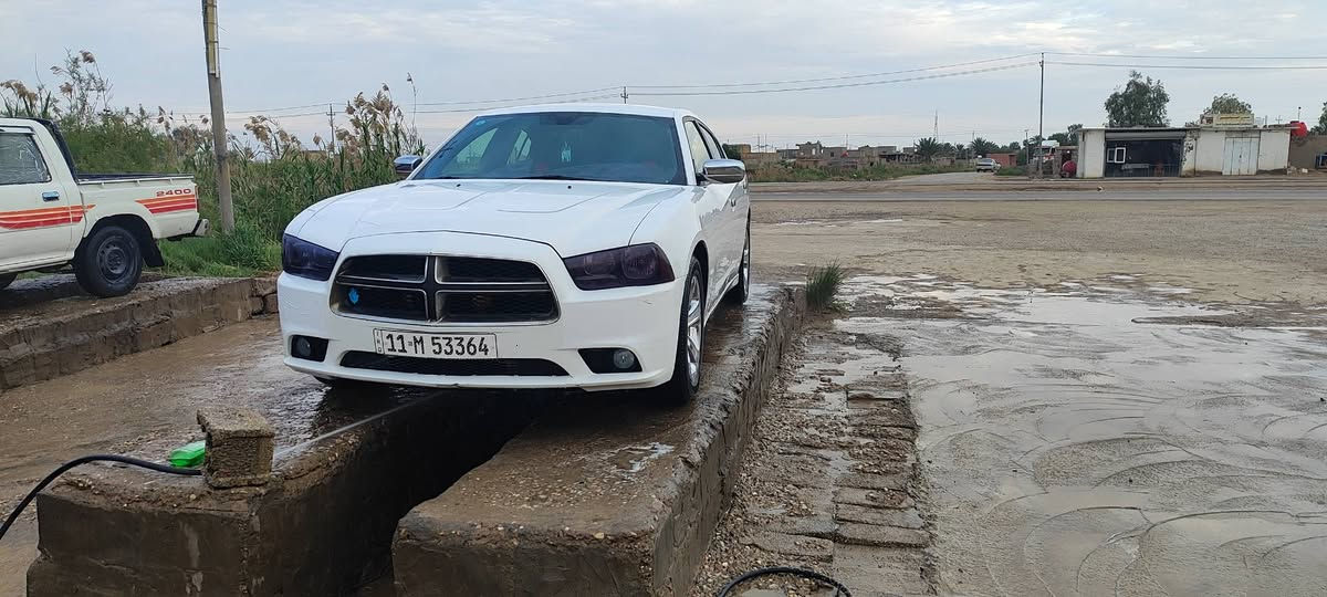 السلام عليكم
دوج جارجر 14 وارد كندي رقم بغداد باسمي
السيارة بدون تبديل، بيها طخه الجاملغ الخلفي وبنيد مصبوغ بدون معجون شرط 
السيارة جاهزة من كلشي
حدايدية، تبريد، كير، ومحرك بحالة جديدة جداً

السعر: ١٦٥ وبيها مجال قليل 
📞 ***********
📍 العنوان: الكوت – قضاء الحي
