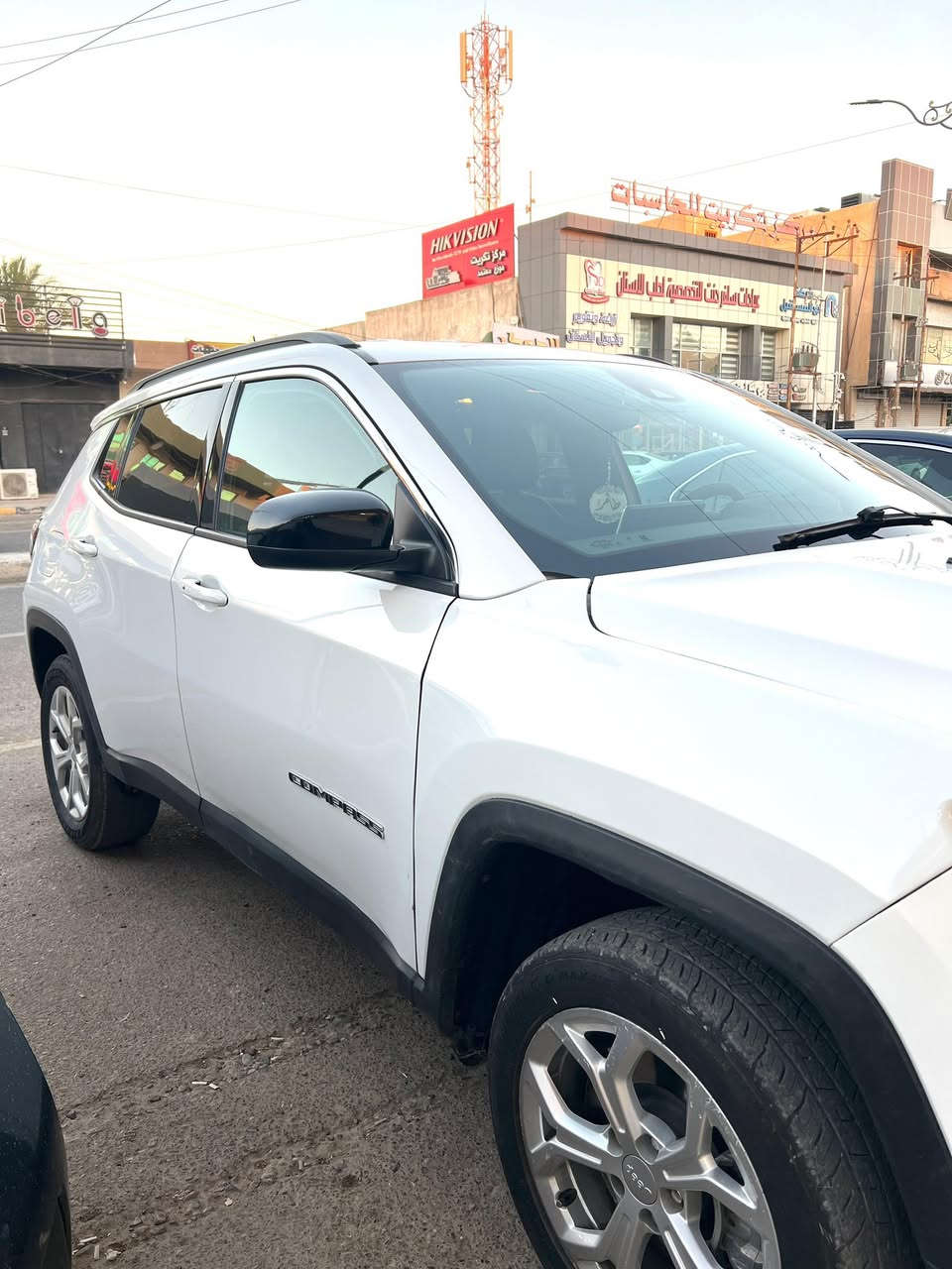 للبيع: جيب كومباس 2024 - بحالة ممتازة

⚪️ جيب كومباس موديل 2024 
⚪️ ضرر جاملغ ايمن و باب مبدل بلادي 
⚪️ رقم كاتي تترقم فقط شمالي  
⚪️ مكان السيارة صلاح الدين - تكريت 
⚪️ السعر 153 ورقة $ وبيها مجال 
⚪️للاستفسار اتصل على ***********

 المواصفات:
 • الموديل: Jeep Compass 2024
ماشية 19ميل 
 • النوع: SUV / جيب
 • المحرك: 2.0L تيربو – 4 سلندر
 • القير: أوتوماتيك 8 سرعات
 • الدفع: رباعي AWD
 • اللون الخارجي: [ابيض]
 • اللون الداخلي: اسود
 • المالك: مالك أول
 المميزات:
 • شاشة وسطية 10.1 إنش
 • كاميرا خلفية
 • حساسات أمامية وخلفية
 • تشغيل عن بُعد
 • نظام ملاحة
 • بلوتوث + Apple CarPlay + Android Auto
 • مكيف مزدوج
 • مقاعد جلد (مدفأة)
 • نظام توفير الوقود
 • جميع الصيانات محدثة
 • السيارة لا تحتاج لأي مصاريف
