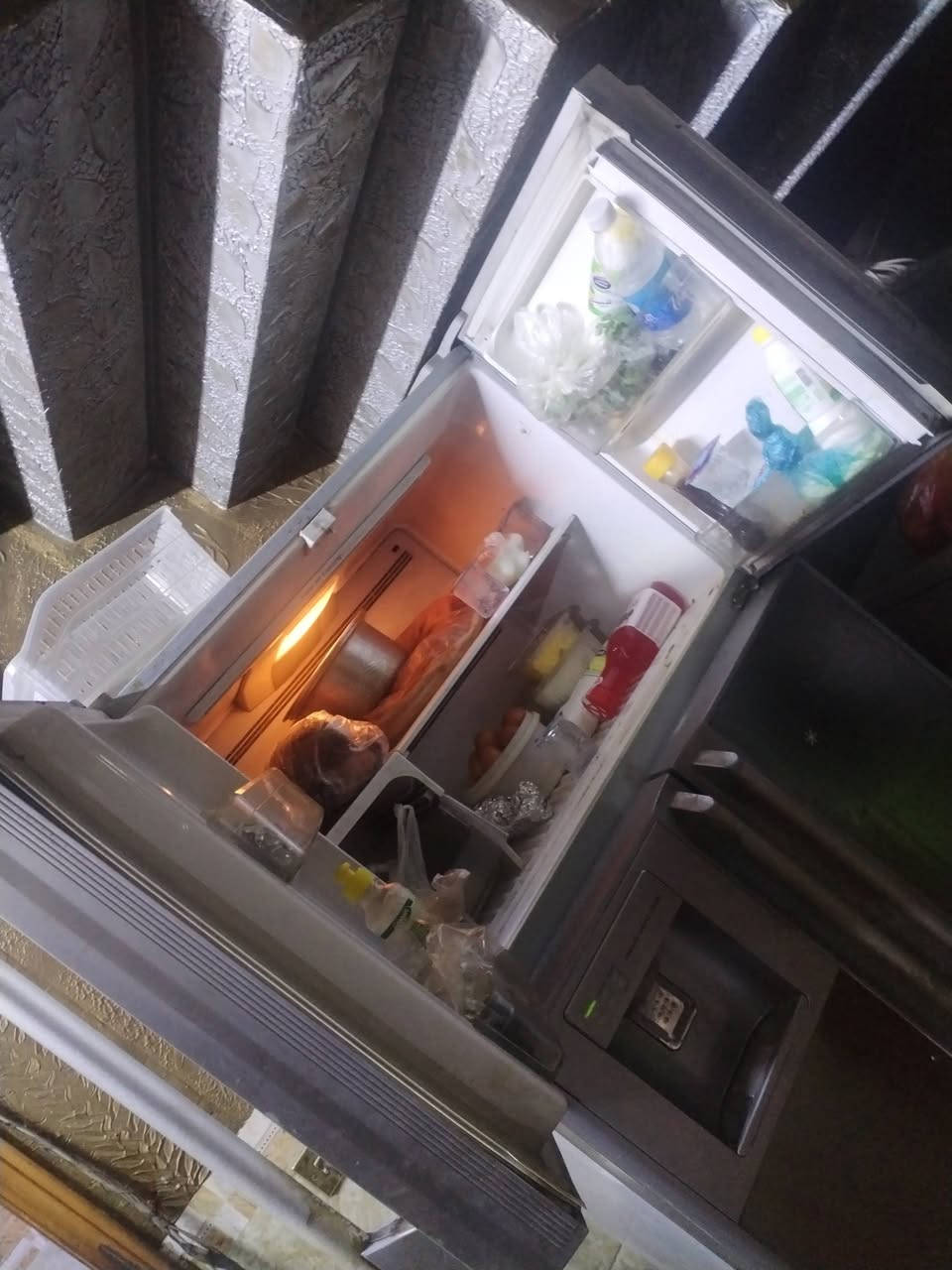 السلام عليكم رمضان مبارك
هاي ثلاجة هيتاشي اصليه يابانية اربع بيبان مستعمله قليل رايده ٤٠٠ وبيه مجال اخته الجديده الما مستعمله ب١٥٥٠٠٠٠

للإستفسار الاتصال على الرقم
***********
