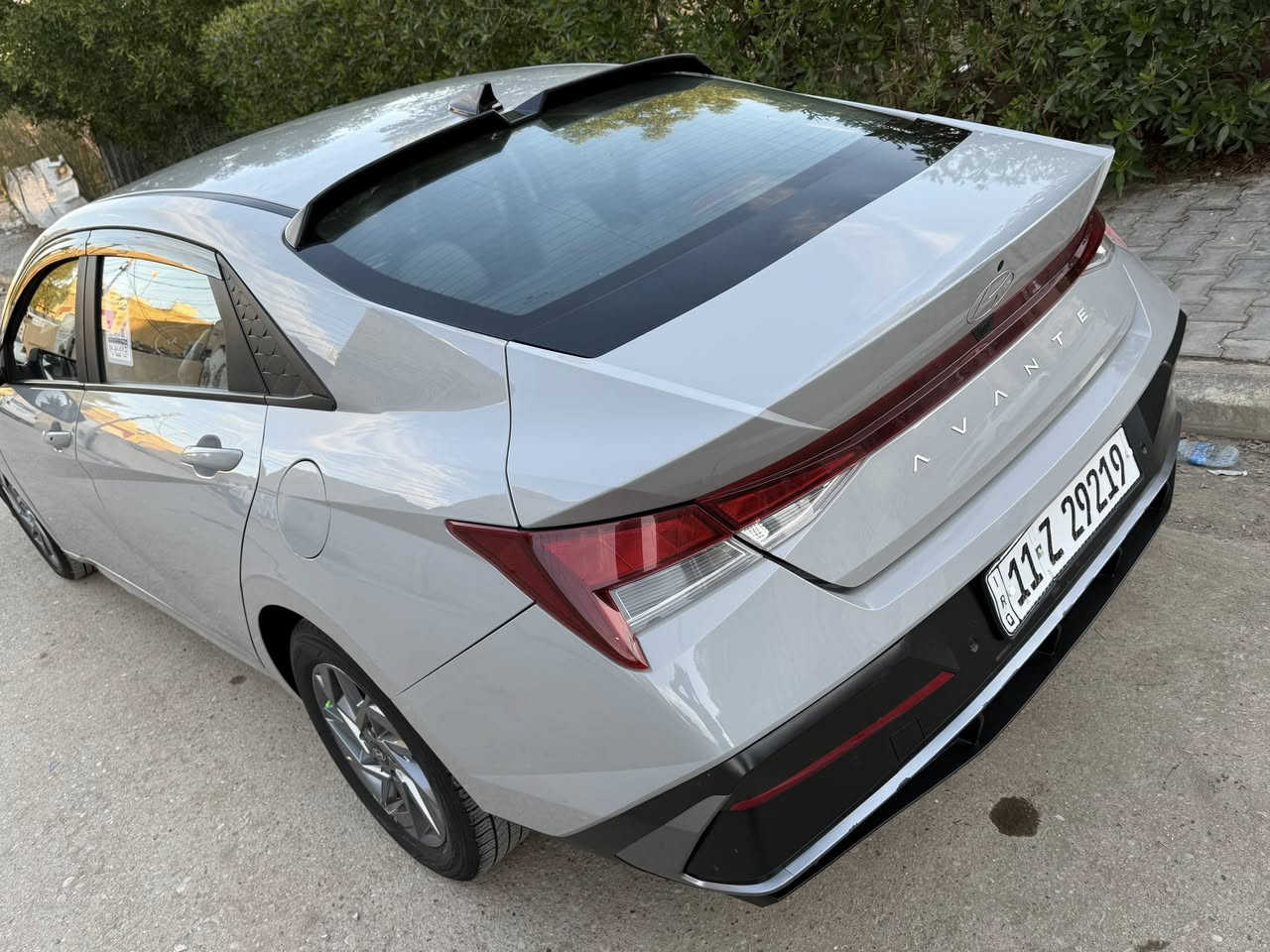 اخوان : السلام عليكم 
الالنترا افانتي هايبرد ( وارد كوري ) دخول جديد على ايدي …… 

موديل 2024 ( السياره رقم بغداد علماً ان السيارة بأسمي ) تحويل ثاني يوم . السيارة ماشية 48 فقط 
مكينة 1.600 ~ هايبرد .
السيارة استخدام شخصي مال بيت 

المواصفات 🔰

الشاشه الجديده ( متصله مع الدشبول ) 
بصمه تشغيل 
 بصمه ابواب 
رادارات محيطيه كل الجهات كاميرا خلفيه 
كشنات تدفئة / تبريد 
نظام خروج عن المسار
لد نهاري + لد ليزري مخفي ( الدشبول ) 
اوتو هولد
اربع وضعيات قيادة 
لايت زنون 3  عدسات 
ترحيب عند القدوم 
كروس سرعه وبقية الامور المعروفه …
صور السونار مرفقه اسفل المنشور 🔻

📍 عنواني / واسط - النعمانية  -

رقم الهاتف : 
‭***********
