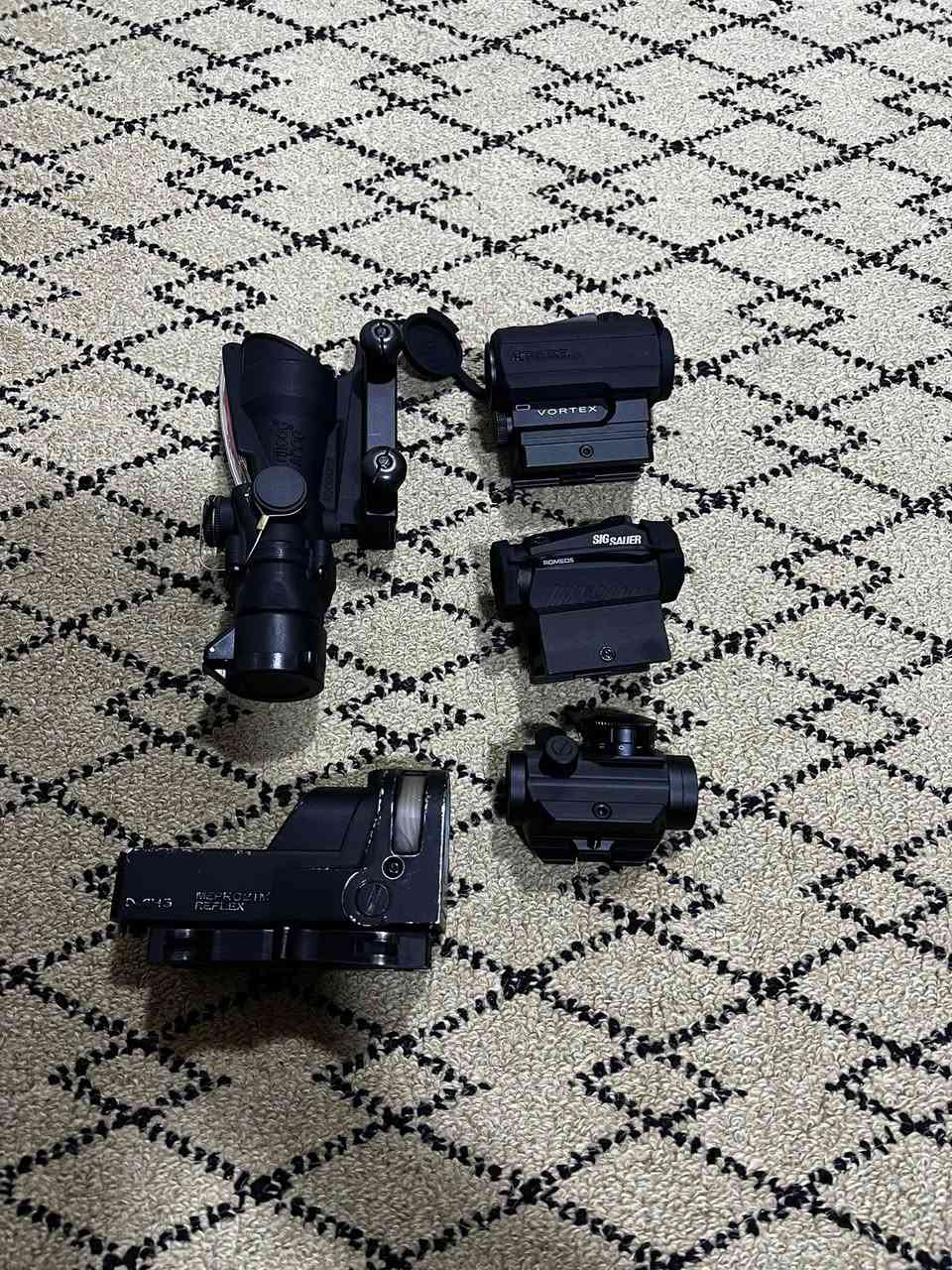 بوصله نظارات اوكلي أمبيوت سكساور ڤورتكس أمبيوت شيشانيه تراجكون ضمان التصفير📲***********يوجد خدمة توصيل محافظات
