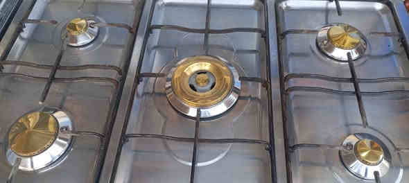 السلام عليكم ورحمة الله وبركاته طباخ للبيع جديد استعمال قليل شغال فرن وعيون وجداحه للاستفسار خاص او اتصال على هذا الرقم ***********
