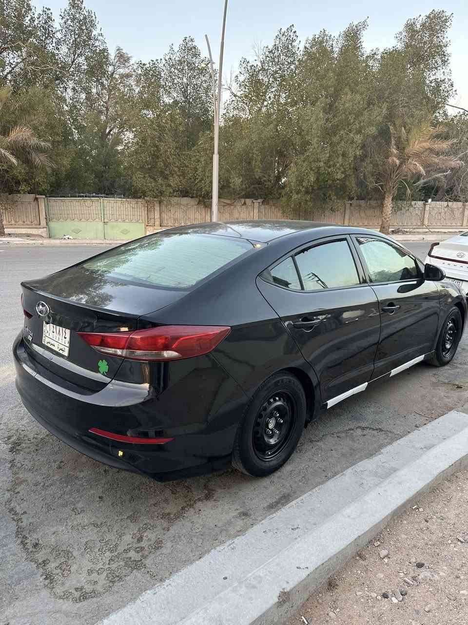 سلام عليكم الانتره (كير عادي) 2018 كفاله
حادثه بس بنيد 
تخم تاير جديد 
دوشمه 
لسياره ما ناقصه برغي كبل للشارع 
رقم.(***********)
السعر(120)
📍البصره لزبير
