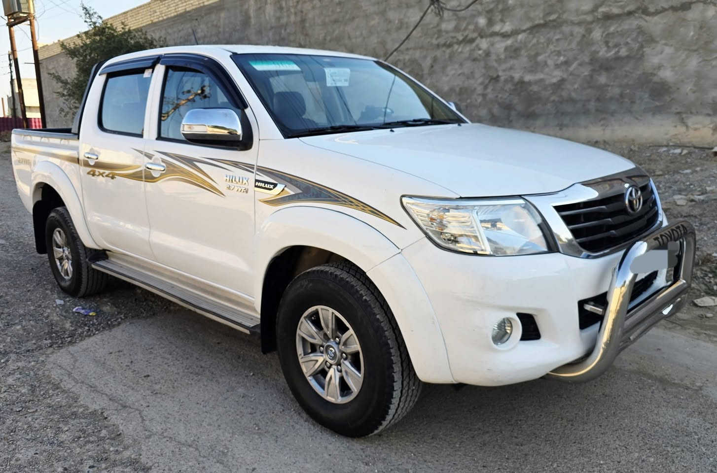 سلام عليكم عندي سياره البيع بيكم فورويل موديل 2015 
رقم دولي بسمي تحويل مباشر سياره 
مكفولة من صبغ او ضربه او تبديل اوفتح
 كير واتماتيك شاشه كامره تحكم استيرن حساسات خلفيه 
اسبير مانازل تخم تاير جديد حداديه جديده
ماشية 100ألف  عنوان بغداد ولشراي يتصل عل رقم ***********
