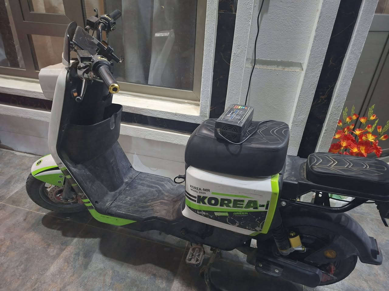 دراجة شحن R7
خمس بطاريات 
السعر ٥٠٠ قفل 
قريب من تقاطع القدس ،بعقوبة 
*********** واتساب
