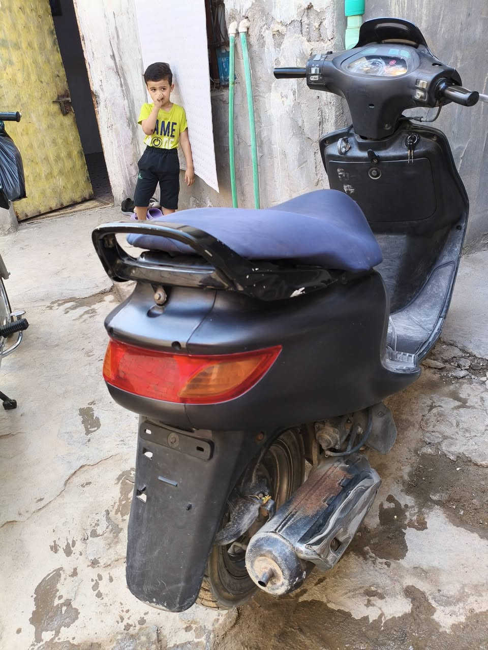 السلام عليكم فراشه أخو الجديد بگريزهه برغي ما تذب عليهه تاخذهه وترتاح من وراها شرررط وهاذ اللي فوك الكشن قماش حمايه كشنهه بلادي جديد ما تحصل هيج دراجه نضيفه عنوان بصره ابو الخصيب مركز القضاء سعر 850 مجال قليل ... واتساب ***********
