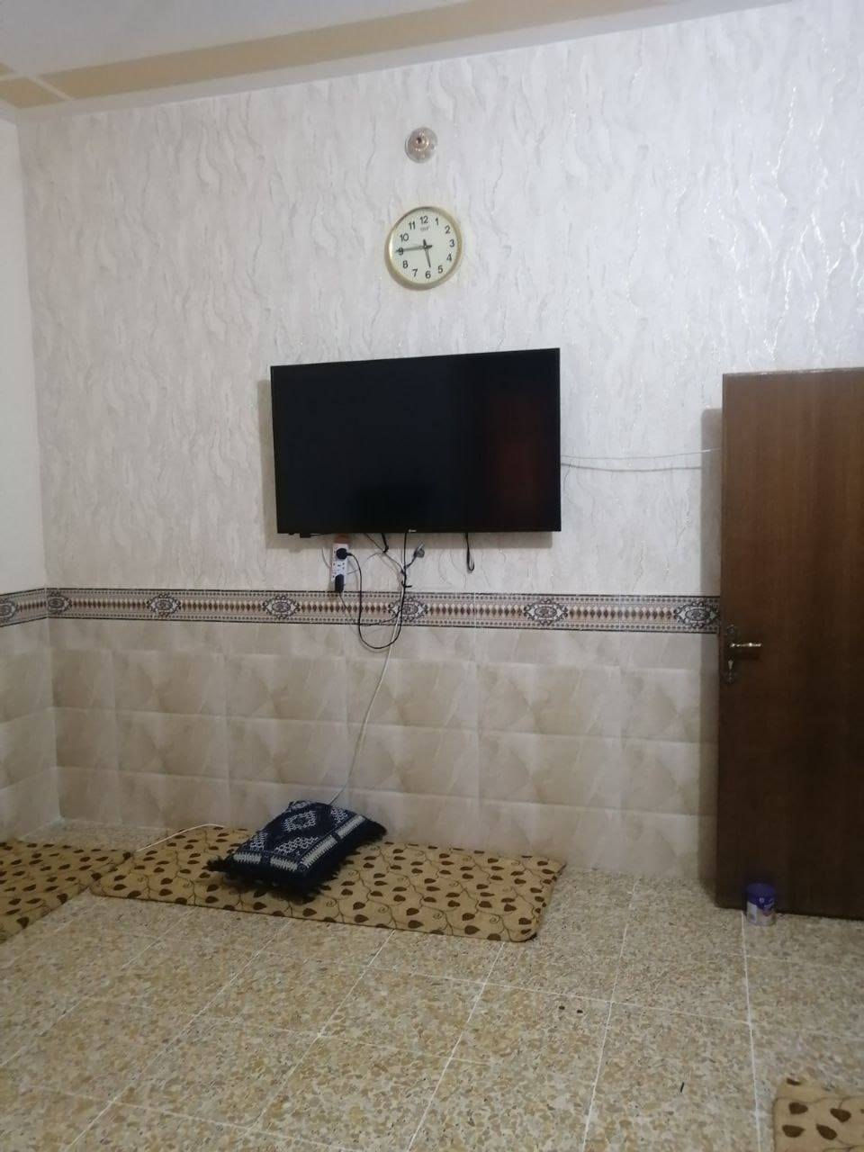 📌مكتب اركان الصفا للعقار
♦بيت للبيع في الفلوجة خلف جامع التقوى /حي الخضراء بسعر مناسب المساحه ٢٧٠ بناء طابوق (واجهه ١٣.٥متر ×  نزال٢٠متر) غرفتين خمسه في اربعه واستقبال سبعه في اربعه وصاله ١٠ في اربعه ومطبخ حار وبارد وحمام عائلي في الصاله ٣ في ٢وحمام سويت داخل الغرفه وحديقة كبيره وطرمه تسع لسيارتين عرض الشارع ١٠ استندر نافذ على شارعين ١٥ متر خدمات مجاري وتبليط ومدارس تبعد ٣٠ متر عن البيت خلف جامع التقوى قرب مدرسة الخوارزمي منطقة كامله خدمات 
♦السعر: 155مليون بي مجال
♦ملاحضه: السعر يحددمن قبل مالك العقار وليس المكتب
🔴. للأستفسار أكثر مراجعة (مكتب اركان الصفا  للعقار)
🔺 #العنـوان :: الفلوجه حي. الامين_قرب جامع السلام 

او التواصل 
على الارقام التاليه …

***********

***********
