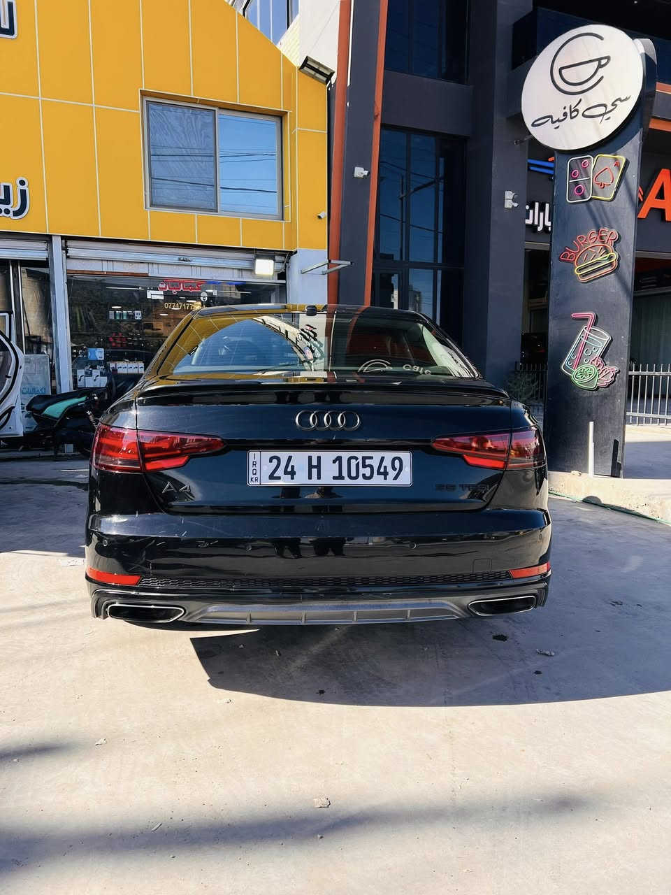 السلام عليكم
اودي s-line a4 2019 (للبيع فقط)
وارد خليجي بدون حادث 
ماشيه 329 الف كيلو 
مبدل طابوكه مشتغلها بأربيل ممشاها 7000 كيلو يعني زيرو
حجم المكينه 2.0 توربو 
كير 7 نمر 

موصفات السيارة. ——-

بصمه
بردات خلفيه بلاديه 
دخول ذكي 
شفتات
حساسات خلفيه
هاند بريك بصمه
كرسي سائق كهرباء 
كراسي جلد جوزي
عليها دوشمه بلاديه جلد وكنتارا
دوس مختمه s-line 
تبريد قطعتين والامامي منفصل مناخين 
قبضة گير كرستال 
تحكم سترين جهتين 
كروس سرعه 
شاشه + بلوتوث 
سستم صوت 
جنطه ذكيه تنفتح عن طريقه تمرير الرجل اسفل الدعاميه الخلفيه
لايت اوتو 
—————————————————————————
ملاحضه السياره تجي مواصفات s-line بدون فتحه وبدون كامره خلفيه 
كامره خلفيه موجوده مشتريها بلاديه مالتها يرادلها فقط تركيب وياها منفاخ تايرات خاص بالسيارات 
ويه السياره دوس قالب خاصه بالسياره 
كامله السياره وشغل واطلع  
(مكان السياره بغداد السيديه)
“””” السعر 150 ورقه وبيها مجال “””” 
رقم التواصل : ***********
