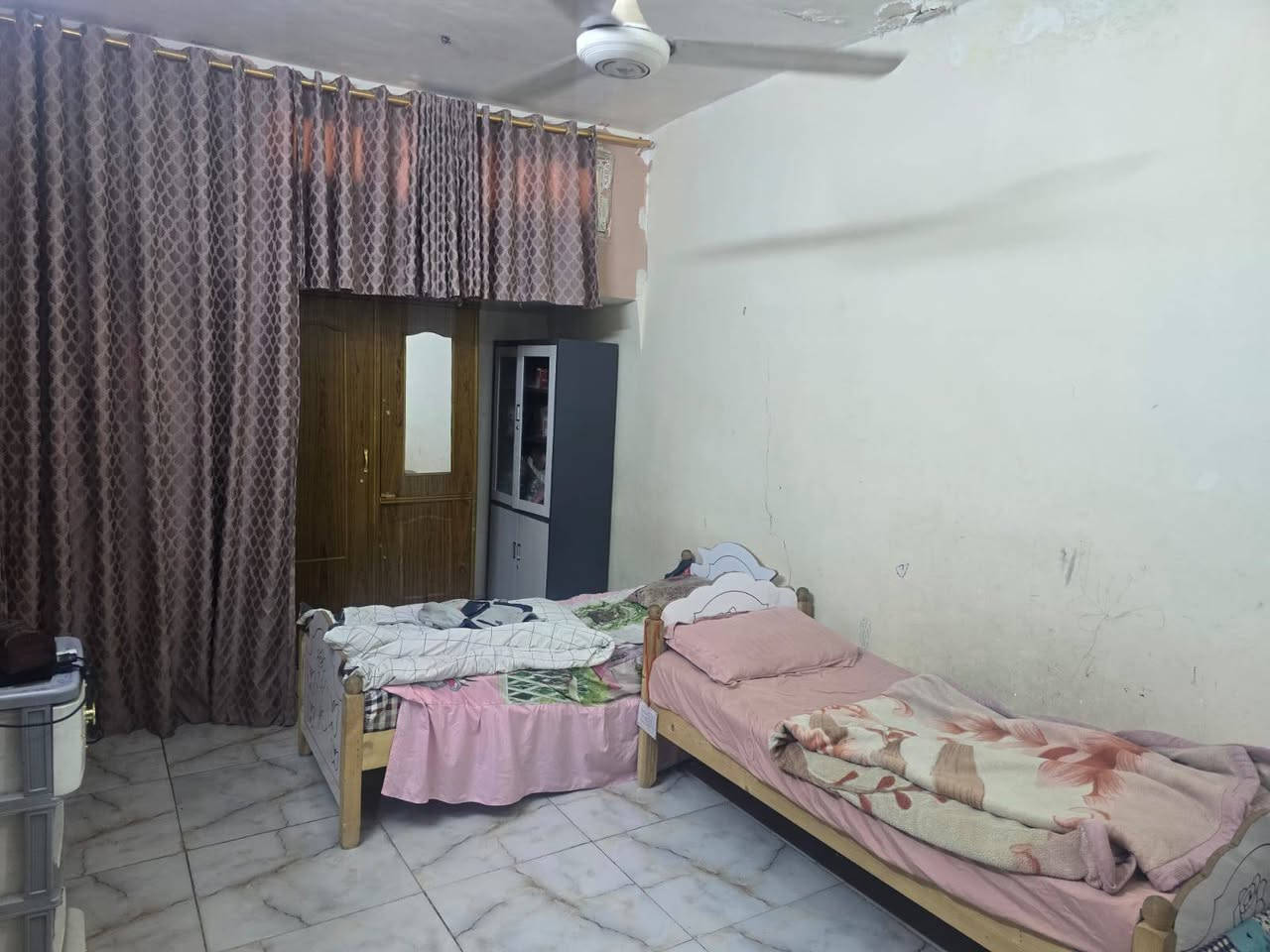سلام عليكم بيت اللبيع 150متر غرفه وصاله ومطبخ وصحيات 
حي لامين قرب مجمع الامير السكني 
***********
