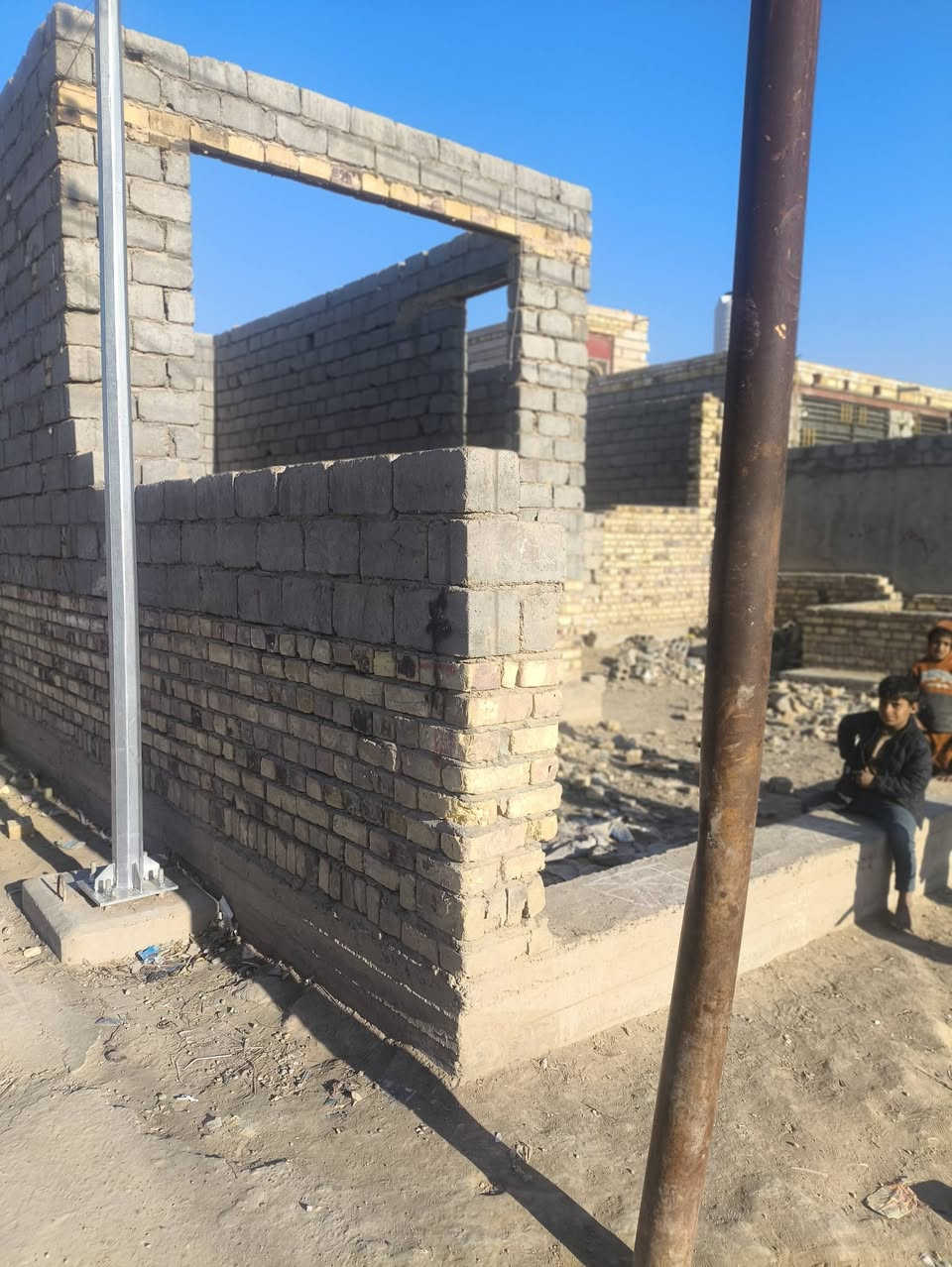 هيكل للبيع في منطقة الجاسمية مساحه 200 م
يحتوي البناء علئ غرفتين وصاله مطبخ إستقبال 
علماً يوجد مع 8000 ألف طابوق الاستغفار الاتصال علئ رقم
***********
