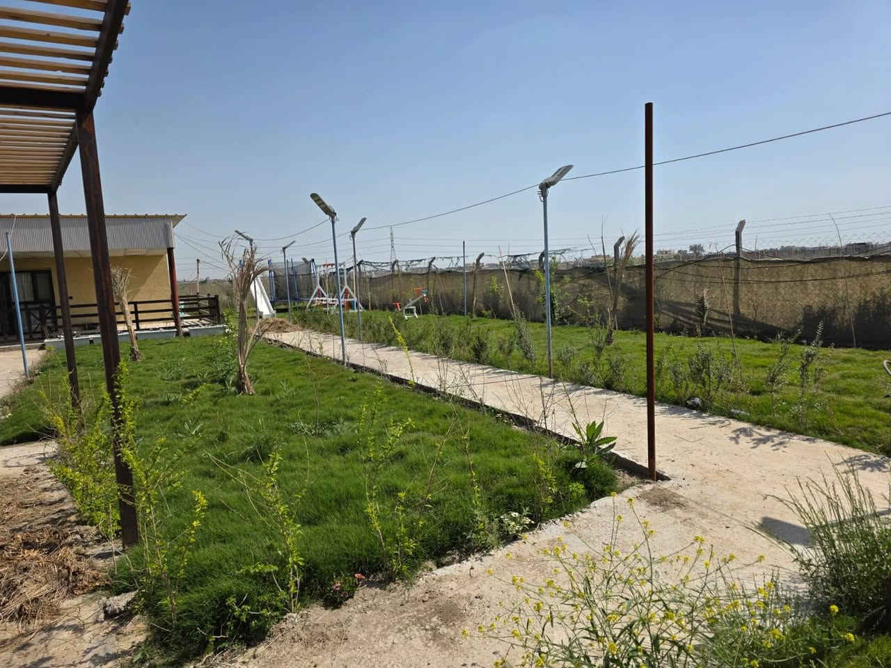 مزرعه مع دار استراحة متكامل 

مساحه نصف دونم 
طابو زراعي سند 25اقرار محكمه على طابو الشعب 

تحتوي على دار استقبال مطبخ صحيات سقف ثانوي 

مي كهرباء اساله وايضا سقي 

طرمه بحدود 50متر وسقيفه خارجيه

تحتوي على 17بلوجكترات +8كاميرات +ماطورات ماء عدد 3+تانكي مي ابو 10الالف+مولد 27امبير بالاظافه الى تخم وبردات ثلاجه سنك كامل من كلشي 

مسيجه بالكامل وجه 27متر 

جيب عائلتك وتتونس بالمزرعه 

تحتوي على انواع شتلات وبعض نخلات 

مكان الثعالبه قريبه على الشعب

السعر 105وبيه مجال


**إذا كنت صاحب هذا الإعلان وتريد حذفه لأي سبب، رجاءا أرسل رسالة إلى الدعم الفني**