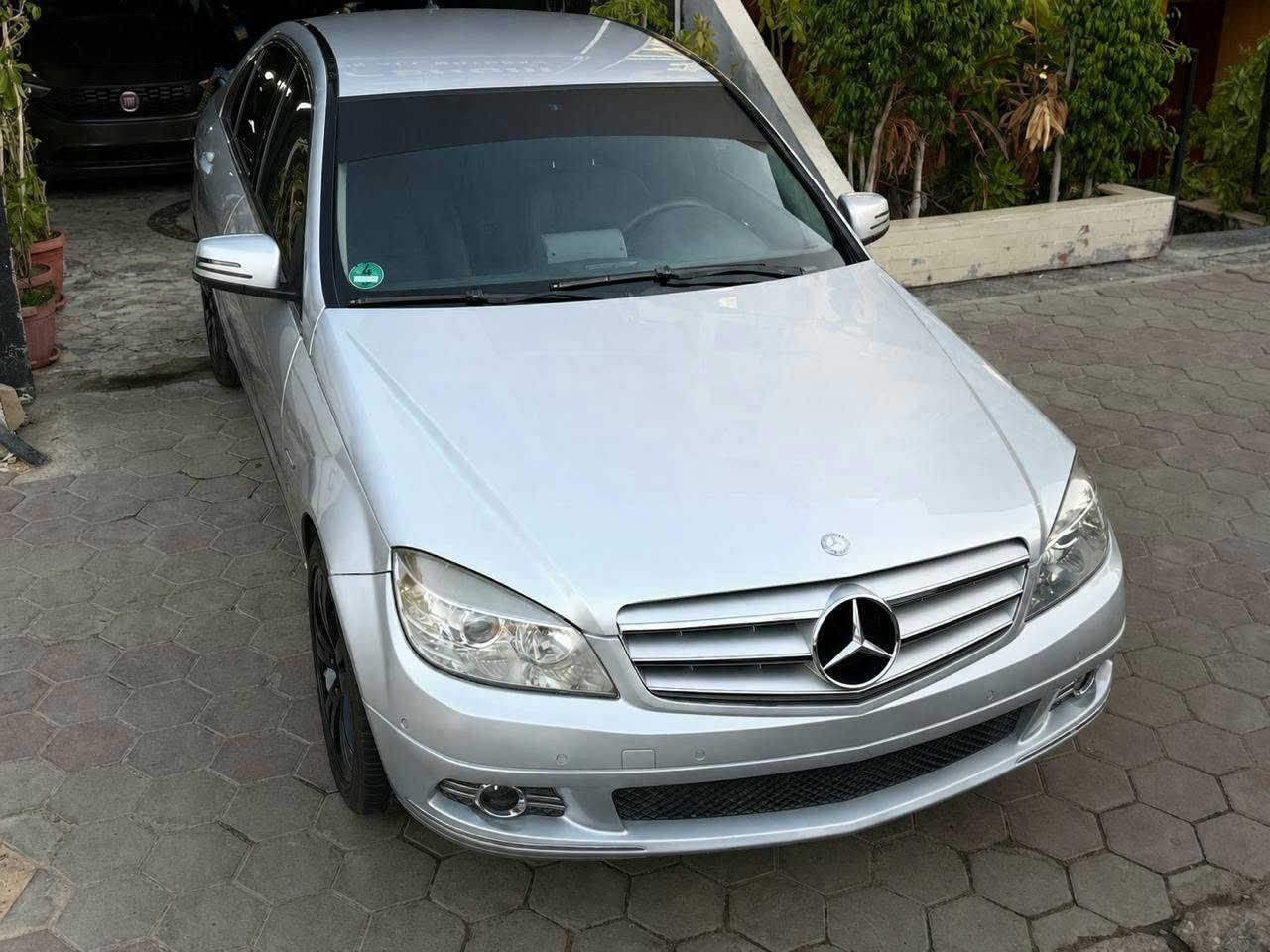 Mercedes C180 __ 2009 ___  125km
أعلى فئة كماليات استيراد 
راشة أجزاء بسيطه بسبب الشحن _____
صيانات منتظمة فى مركز متخصص بالفواتير...
رخصة مصر الجديدة بدون توكيلات...
المعاينة مصر الجديدة 
0100/986/7472 القاهرة, مصر


**إذا كنت صاحب هذا الإعلان وتريد حذفه لأي سبب، رجاءا أرسل رسالة إلى الدعم الفني**