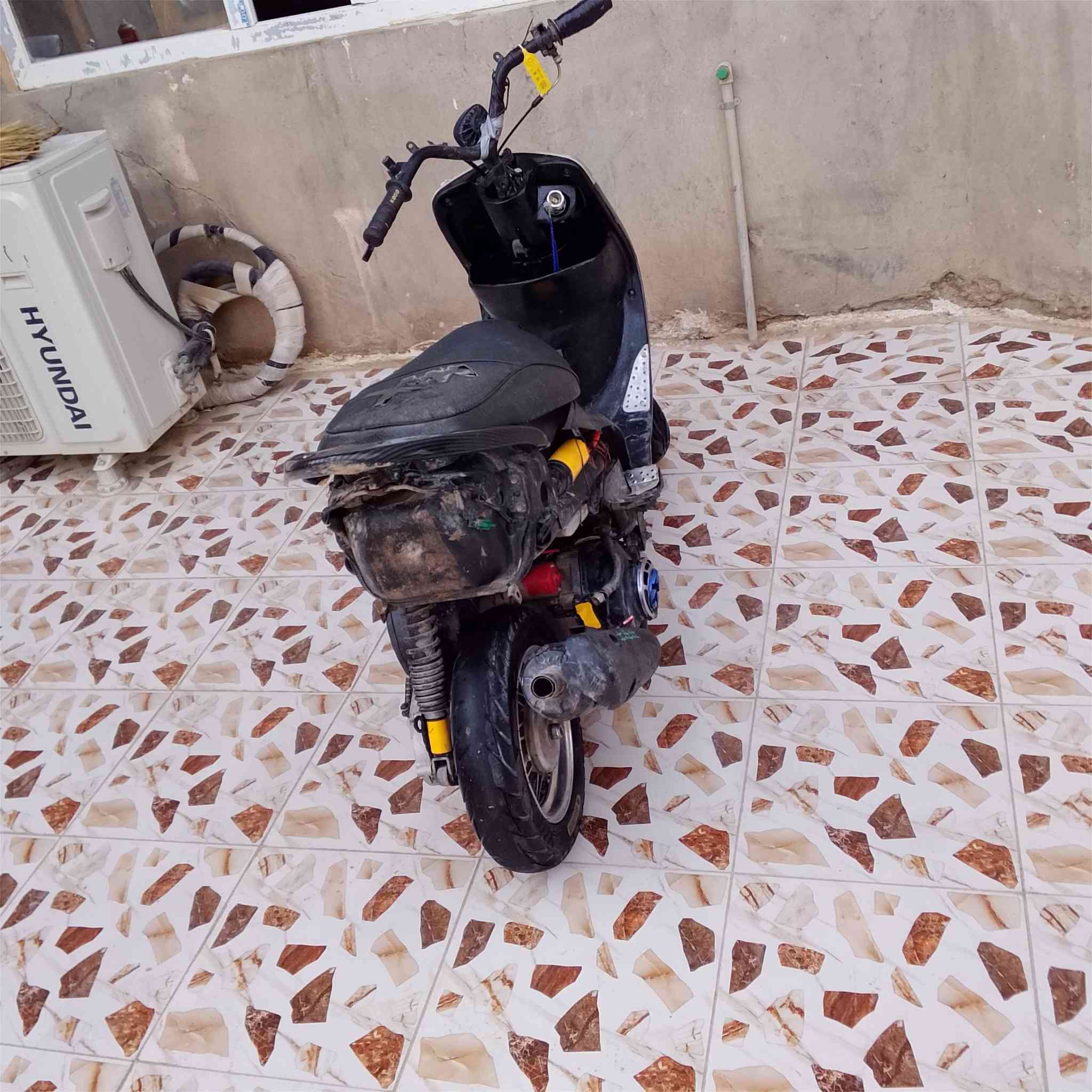 السلام عليكم البيع ماكس منغولي درجه نضيفه حيل بوشه ٤٩ مفتوحه مره واحده نشاط فولل شيال رياضي وياله رياضي سعر ٢٤٠ وبيها مجال بسيط قراضه موجوده رقمي *********** /// كفرات دراجه موجوده
