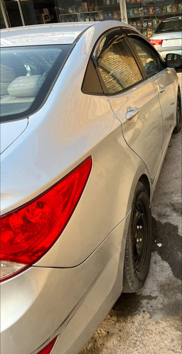 للبيع اكسنت موديل2013
وارد أمريكي محرك 1600 تخم تاير 
كير ومحرك جديد
تبريد ثلج 
تخم تاير
مكفولة من الضربة
فقط صبغ جراد الجاملغات الخلفية
رقم بغداد دولي بأسمي 
تحويل ثاني يوم
السعر 90 وبيها مجال بسيط
المكان الأنبار الفلوجة
للاستفسار الاتصال على 
***********
