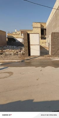 قطعة ارض للبيع في حي السفير شارع مقابيل افران علي الاكبر المساحة ١٣٠ م...