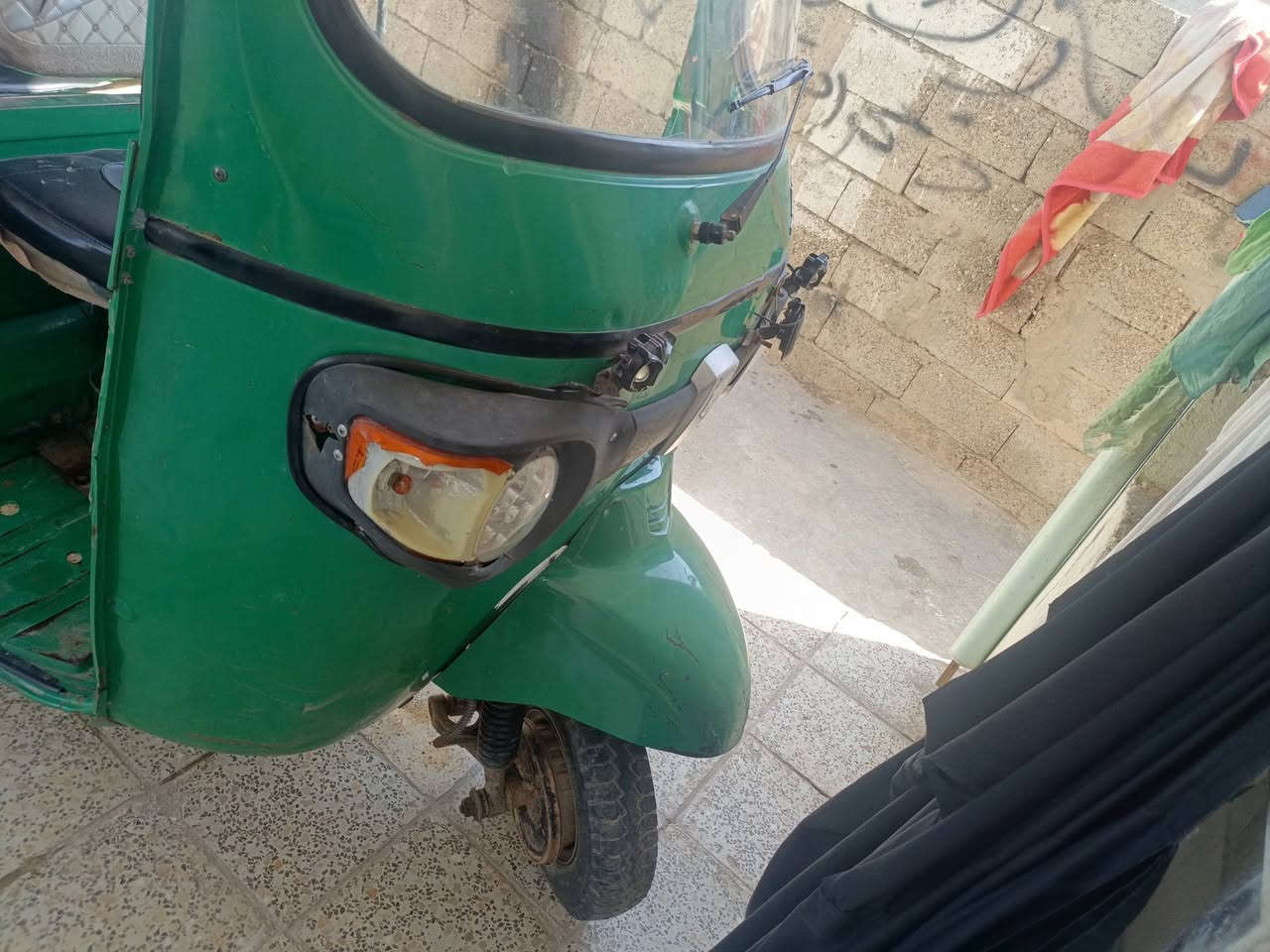 توك توك للبيع اوراقها كامله واصوليه وشغاله كل شيء ما بيها سعرها 800 مكانها ديالى الخالص شراي اتصل ***********
