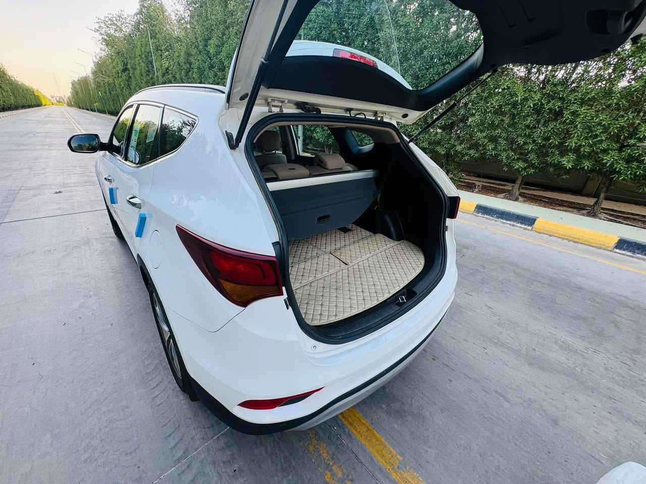 السلام عليكم ***********السعر163 سنتافي موديل 2018 خليجي رقم أربيل الجديد ماشيه130KM محرك 2400 دوش محرك وكير وحداديه وضع شركة تبريد ثلاث قطع تخم تاير جديد اصلي مكفوله من الصبغ والضربة والتبديل سونار مرفق سبعة راكب كشن كهرباء مري شفط ترحيب لد امامي وخلفي حساس امامي وخلفي لد نهاري منظومة زنون كامله السيارة جديدة جدا واستخدام شخصي السعر 163 بيع فقط مكان السياره كربلاء المقدسة
