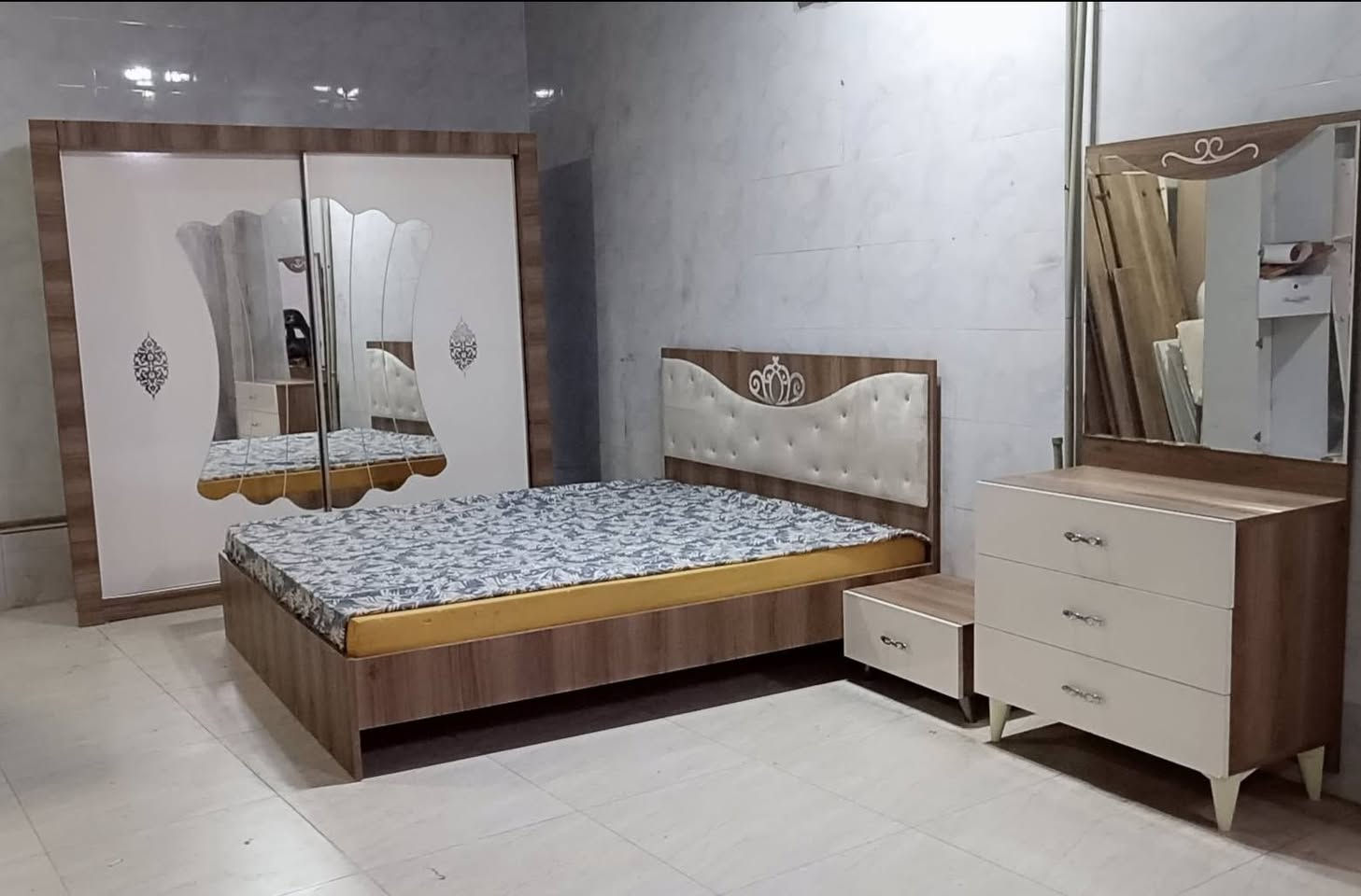 تاقم نوستن 
5پارچە
زۆرپاکوبێعەیبە
دۆشەکی ئەسڵی
نرخی 250 هه زار
***********
***********
سلێمانی السليمانية, العراق
