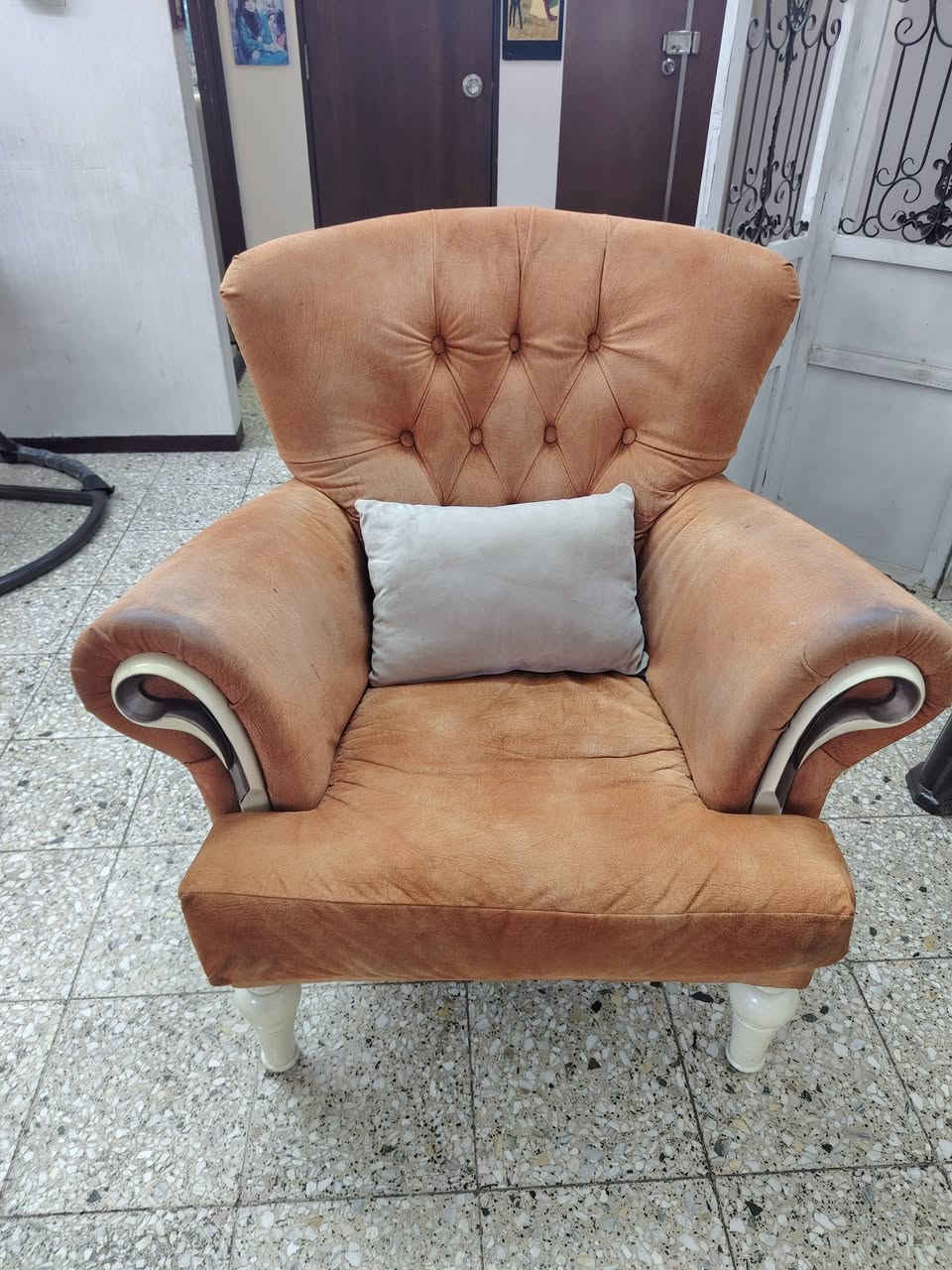 تخم للبيع... قنفات 2 و كراسي 2  السعر 250 الف و مرجوحة السعر 75 الف.. المكان الصالحية. بغداد .. الاتصال موبايل أو وتساب  ***********
