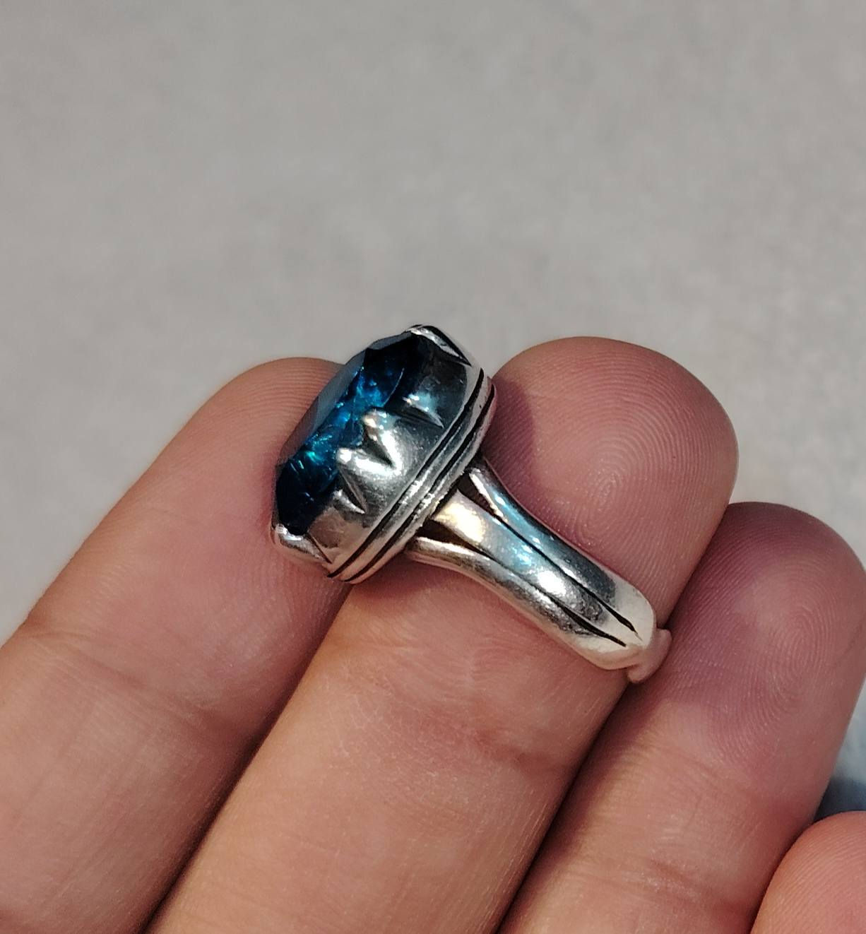 توباز اصلي يسر الناضر  صياغه جميلة سعر خاص واتساب فقط
***********
